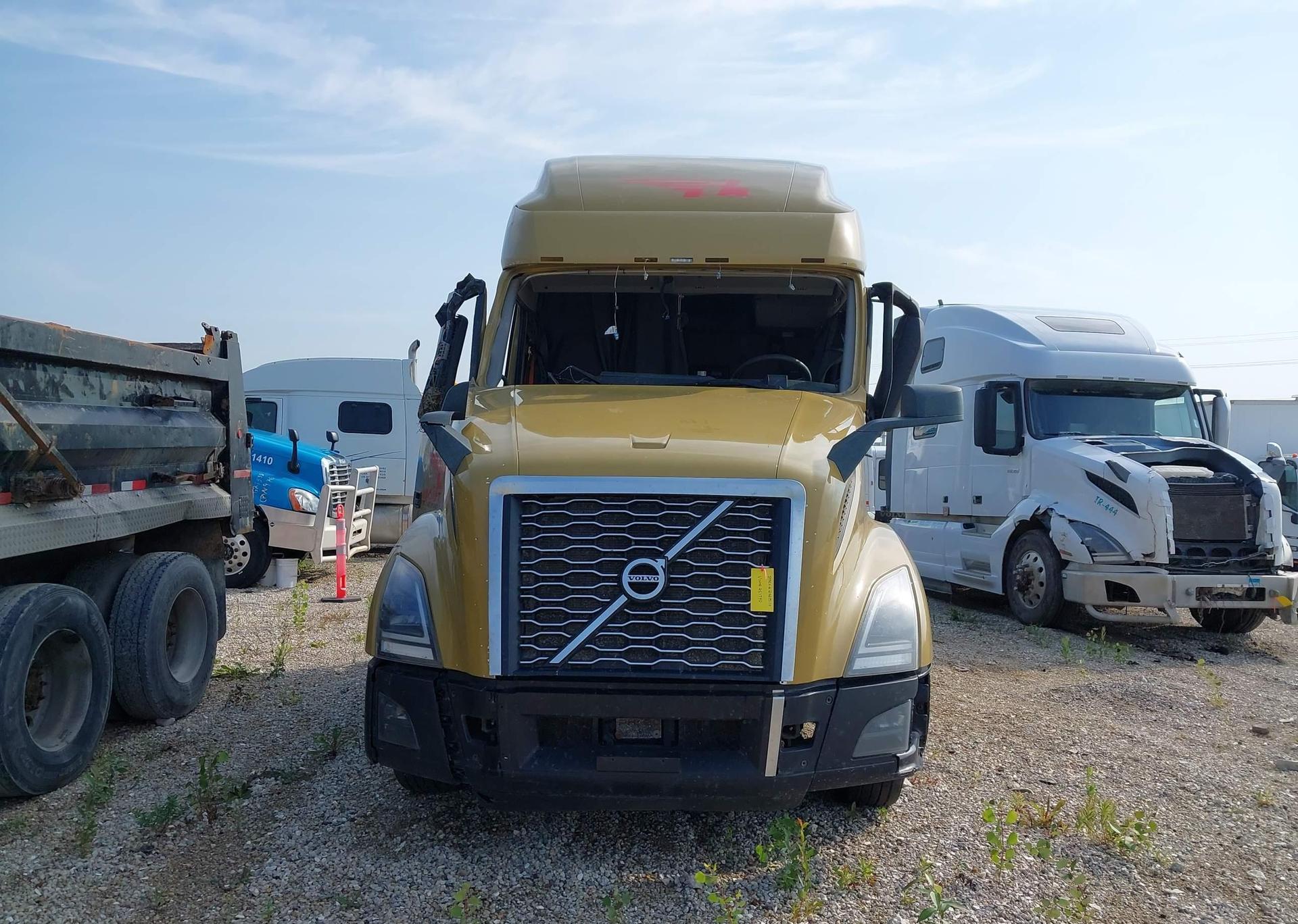 2020 VOLVO VNL64T