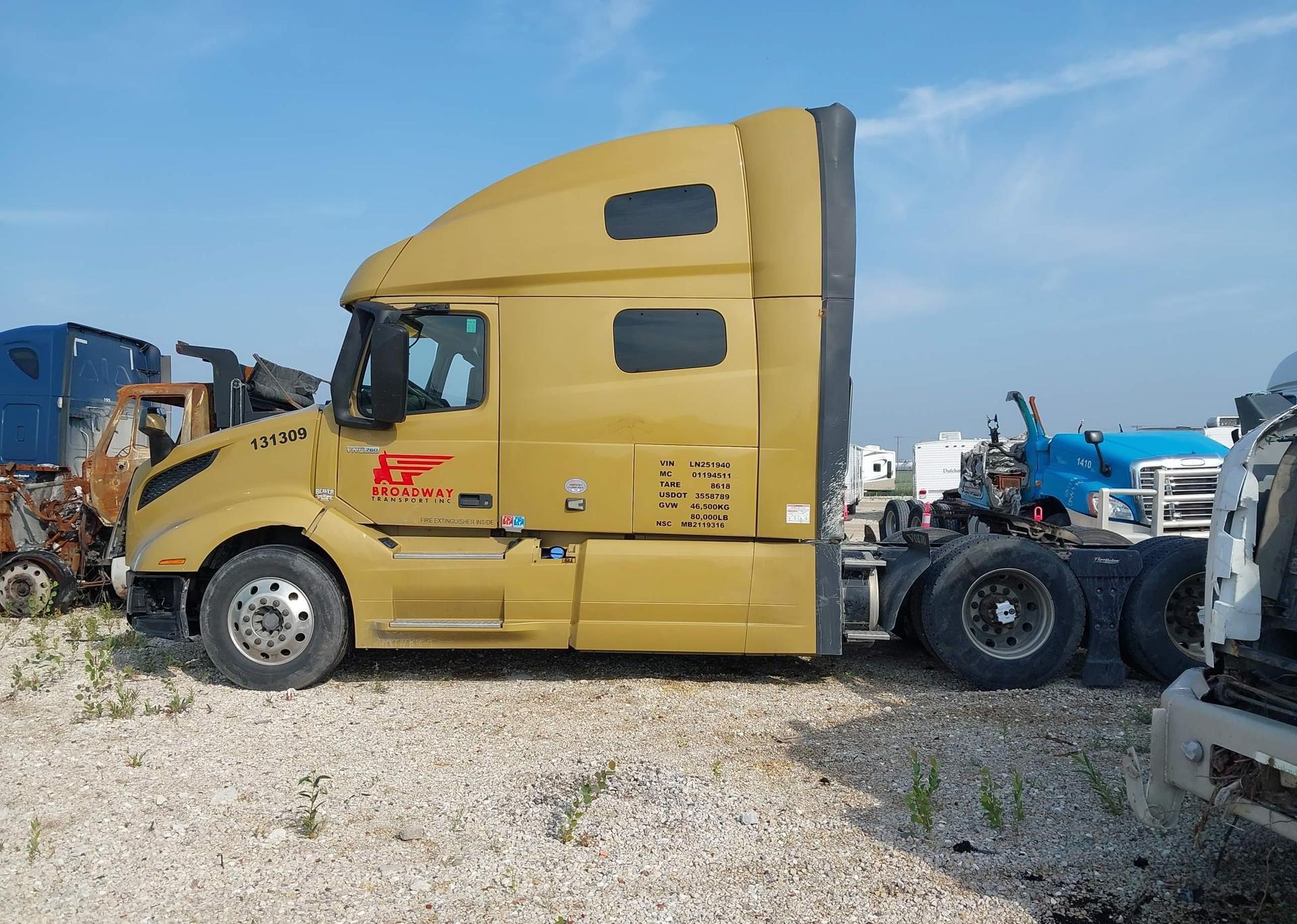 2020 VOLVO VNL64T