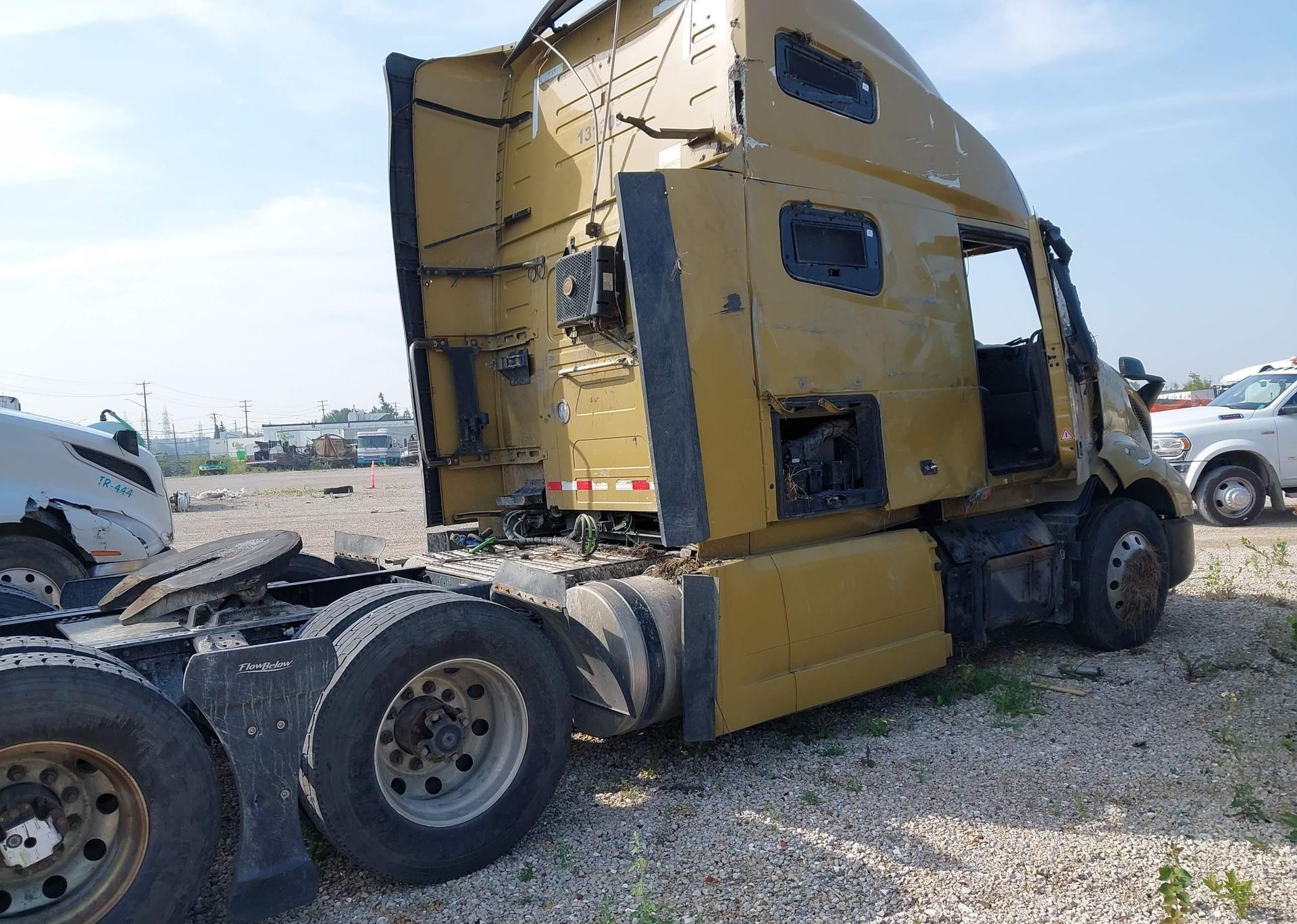 2020 VOLVO VNL64T