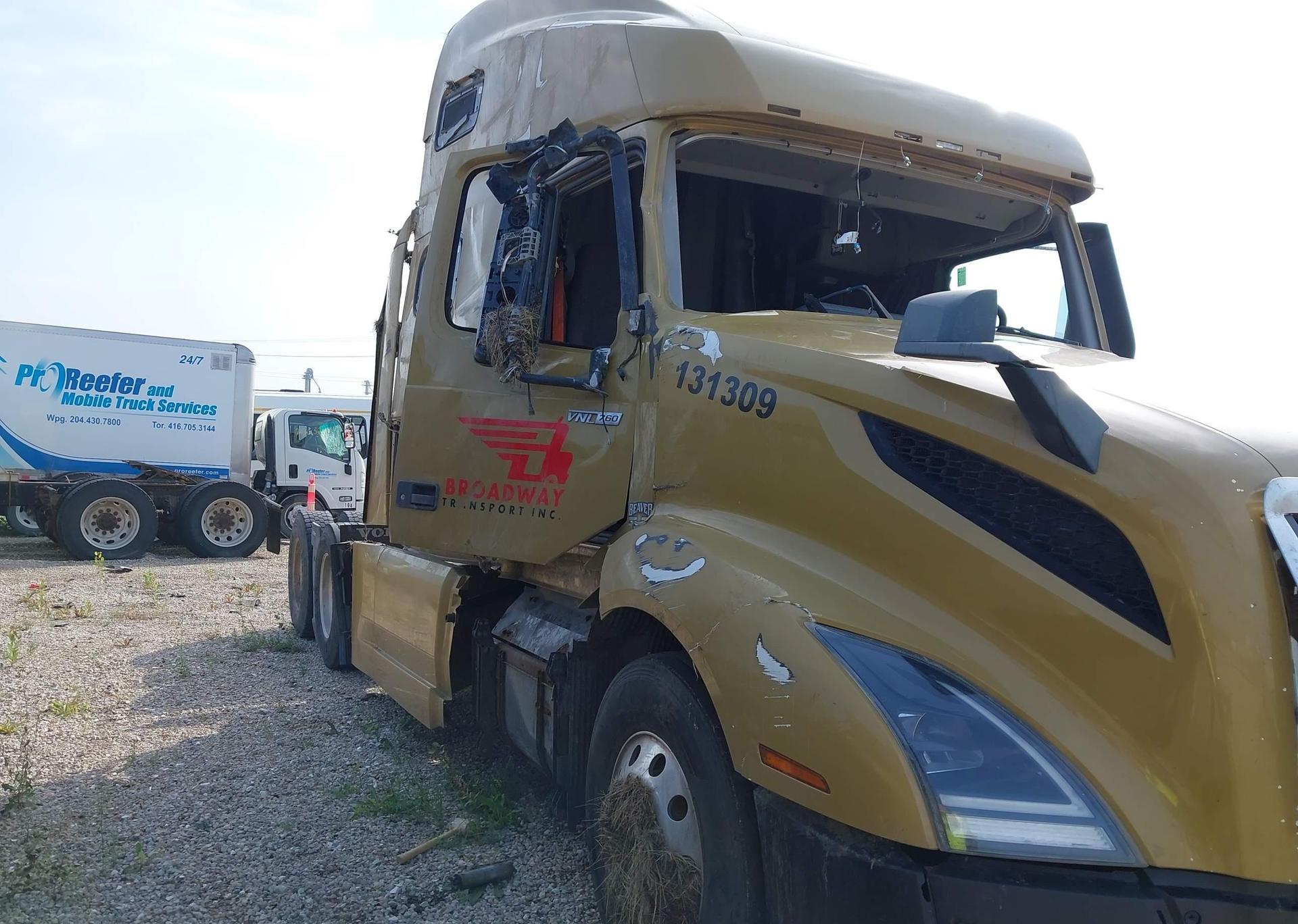 2020 VOLVO VNL64T