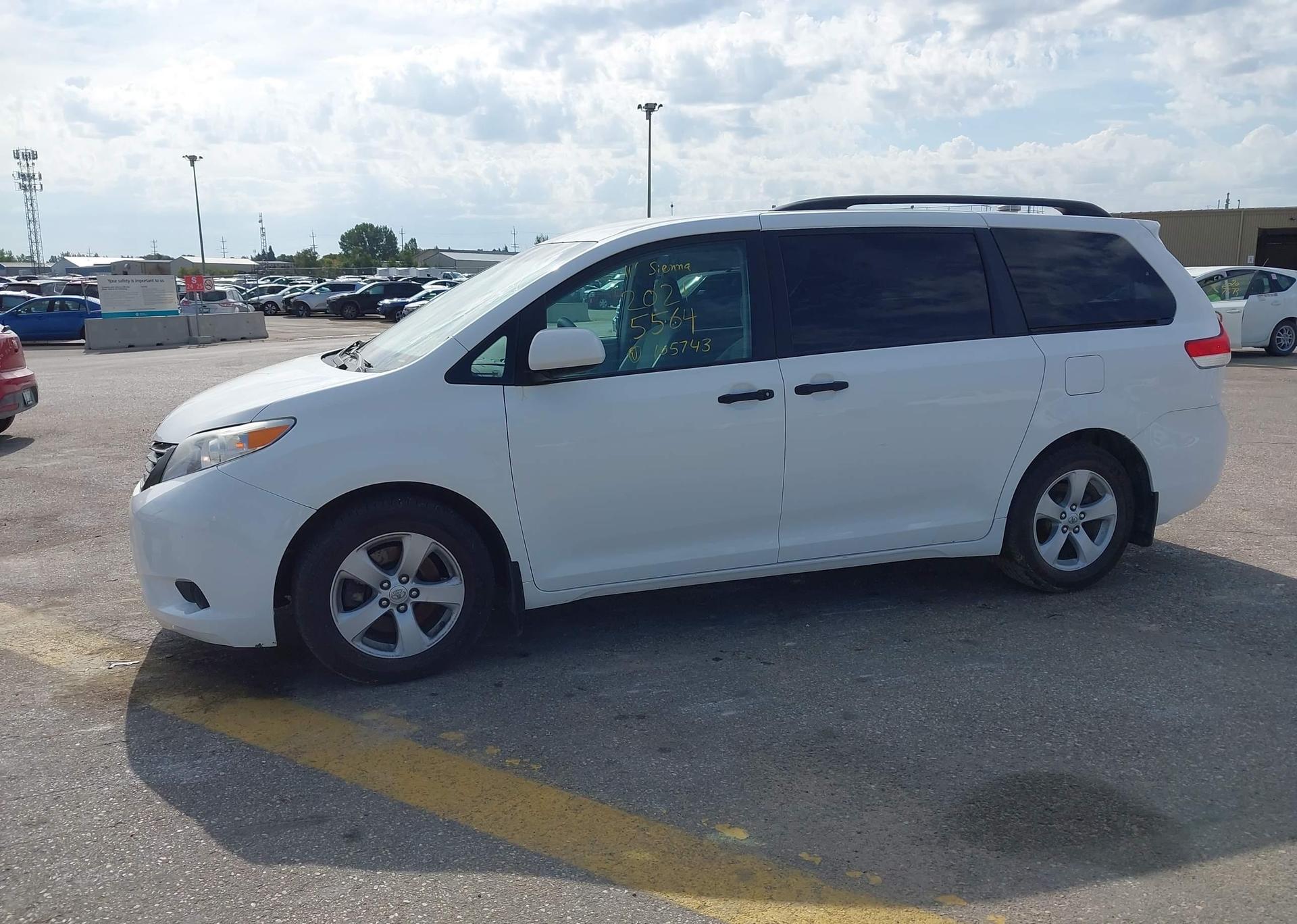 2011 TOYOTA SIENNA CE V6