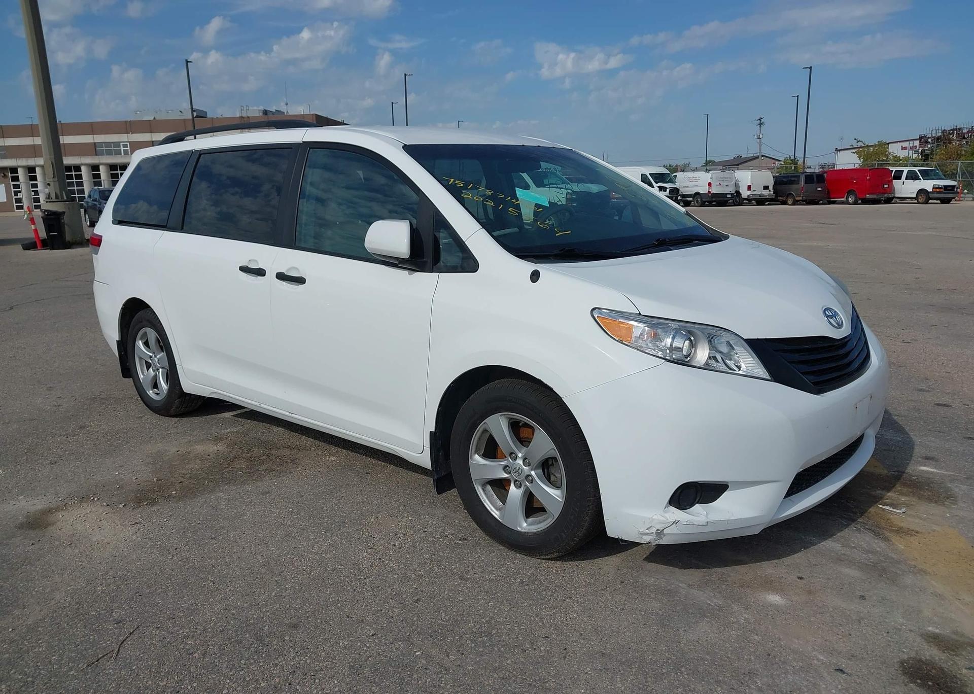 2011 TOYOTA SIENNA CE V6