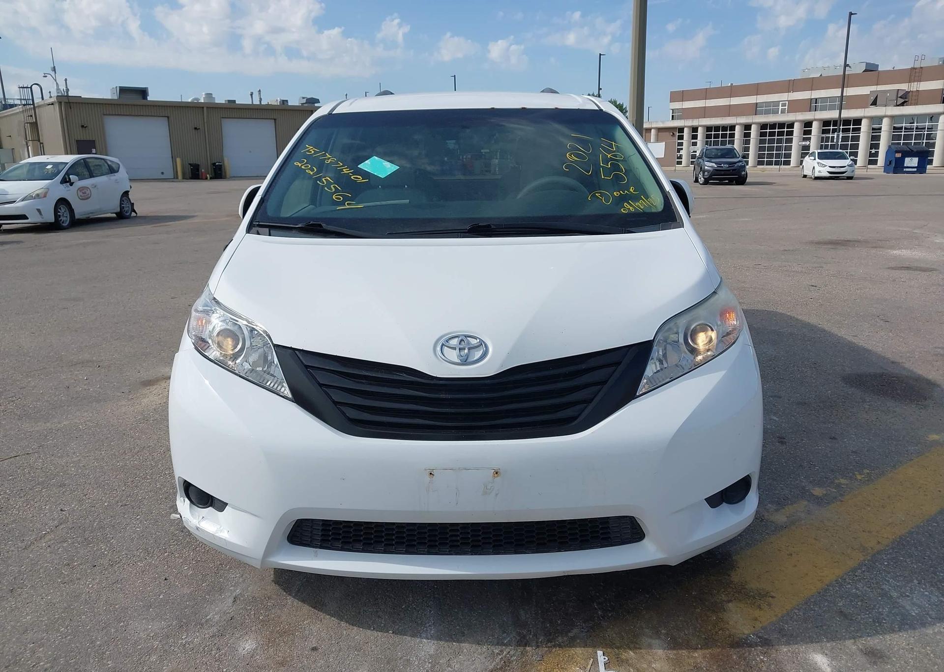2011 TOYOTA SIENNA CE V6