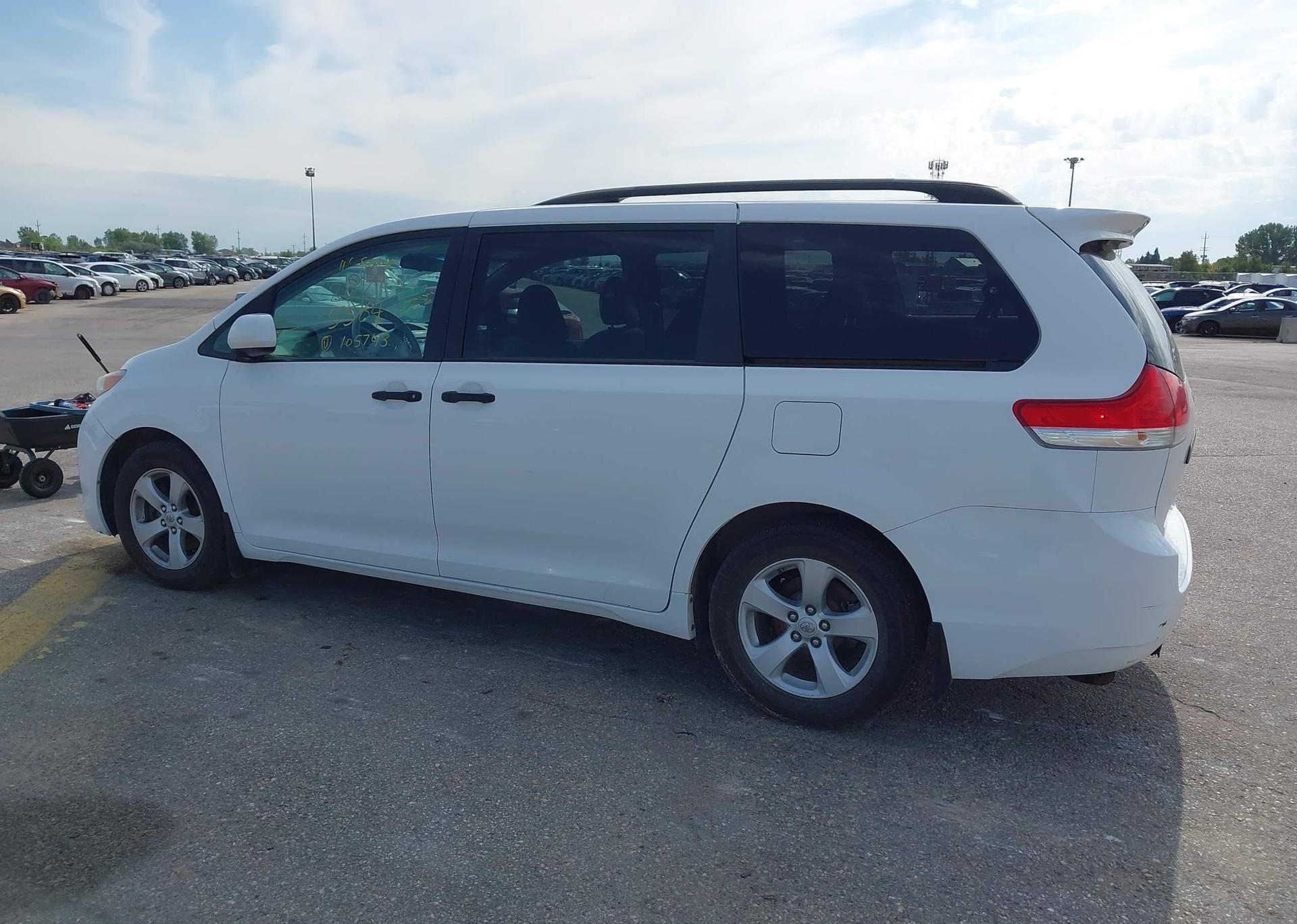 2011 TOYOTA SIENNA CE V6