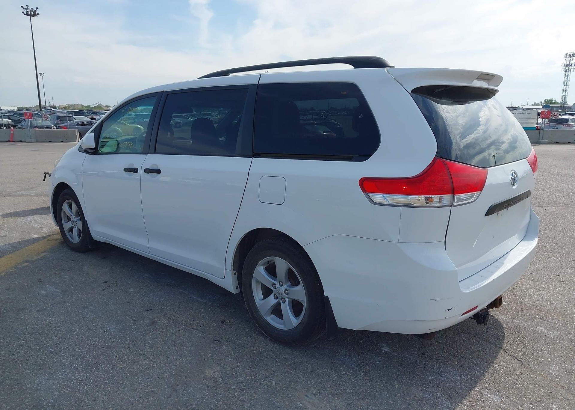 2011 TOYOTA SIENNA CE V6