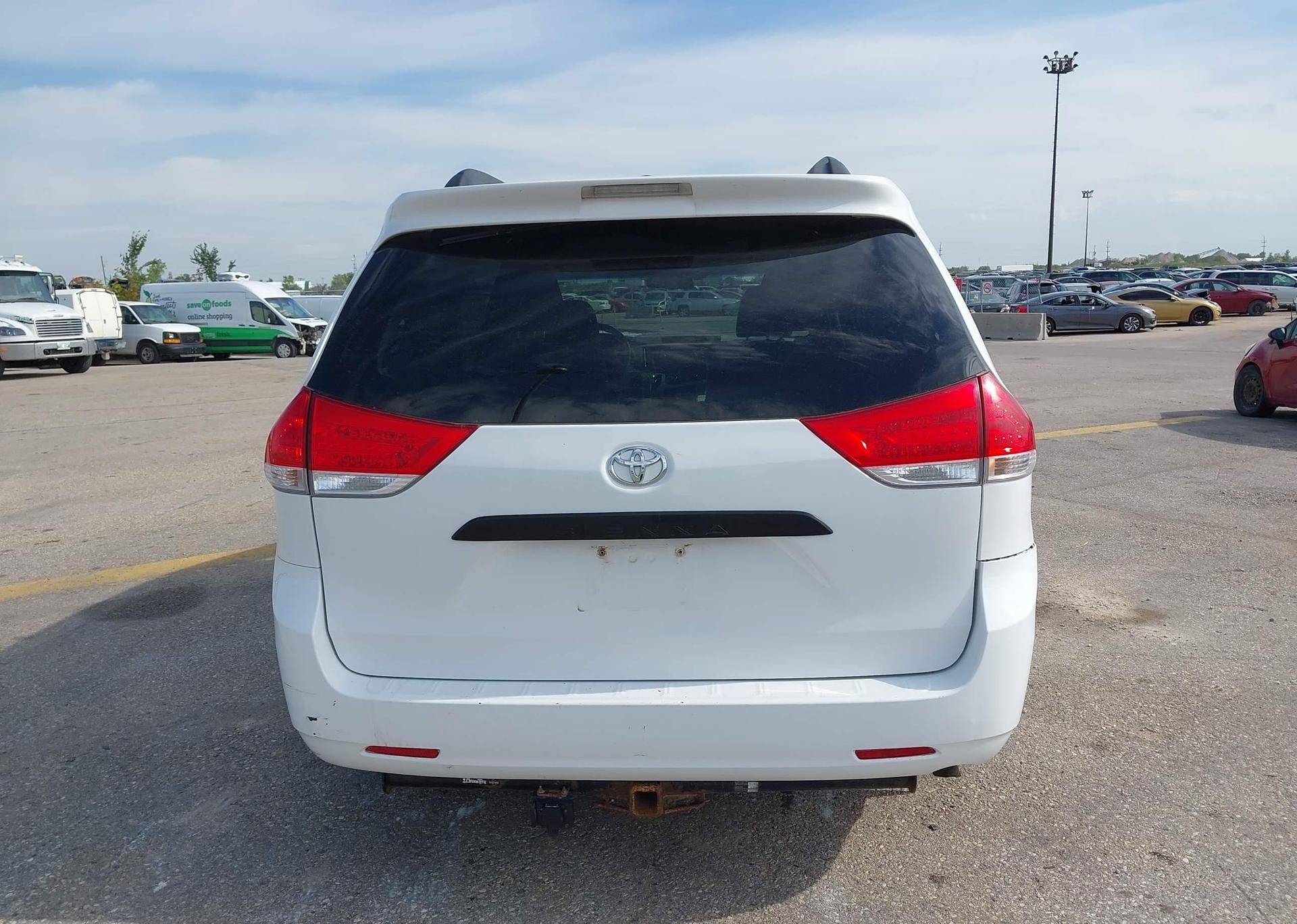 2011 TOYOTA SIENNA CE V6