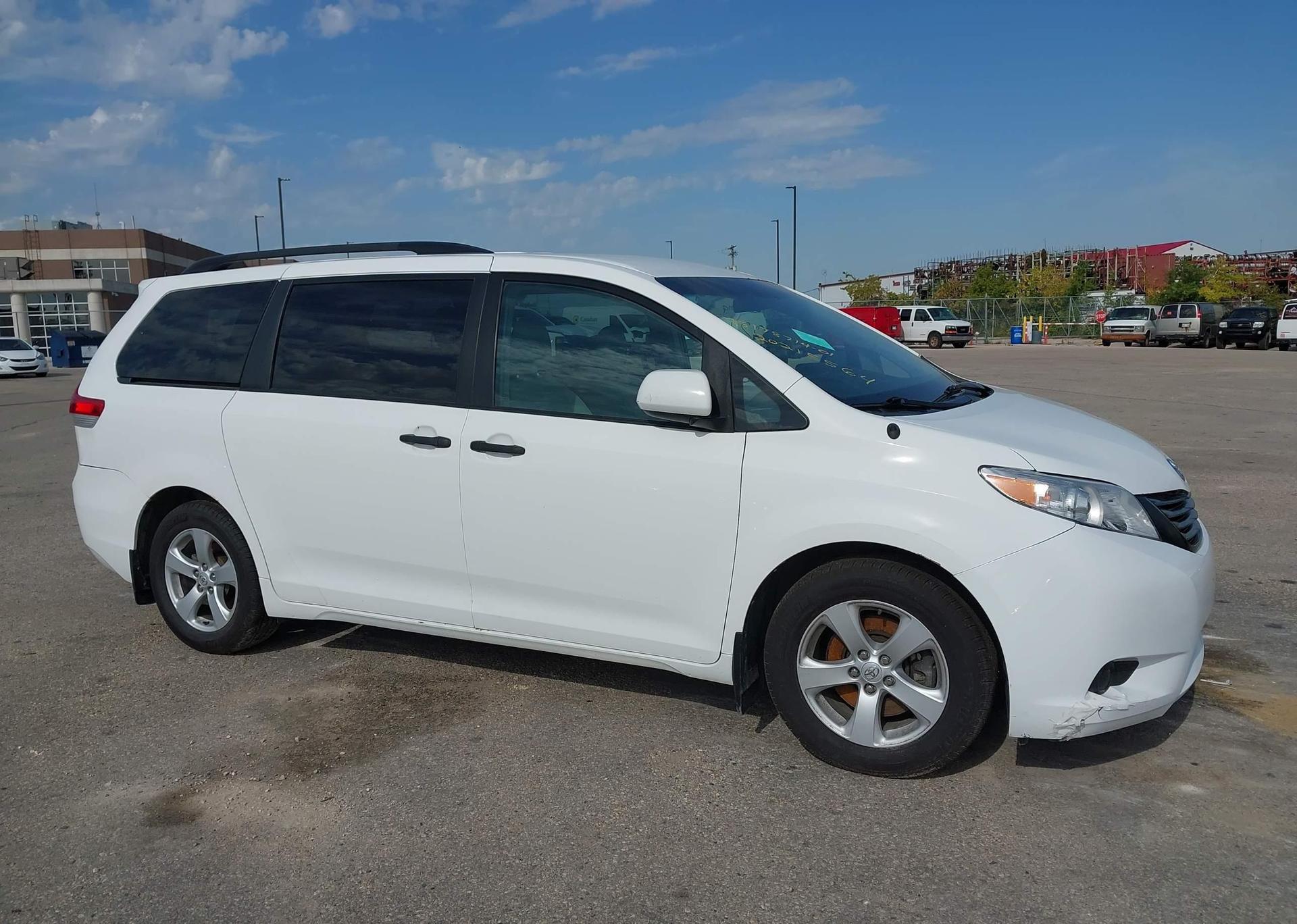 2011 TOYOTA SIENNA CE V6