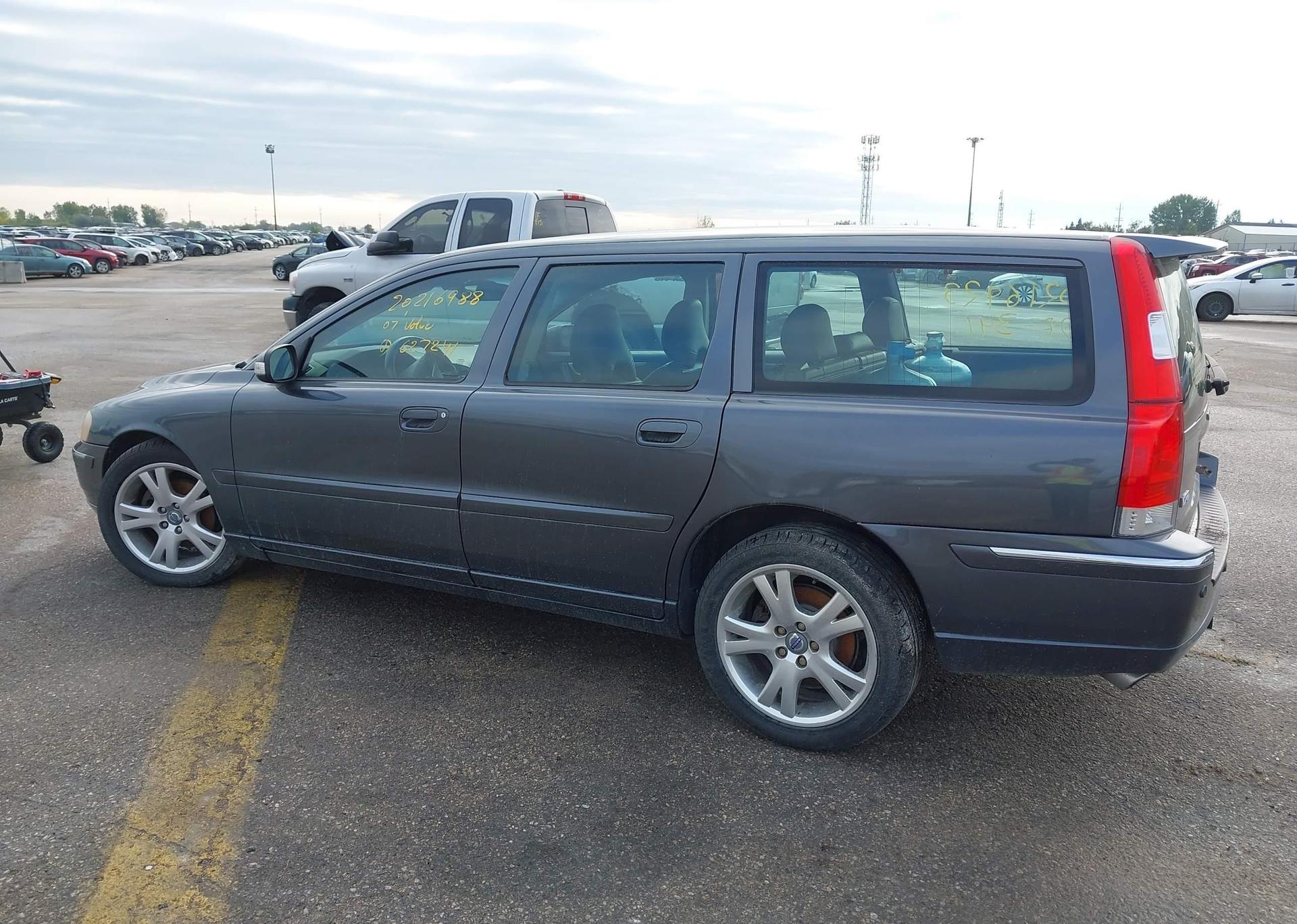 2007 VOLVO V70 2.5T TITANIUM