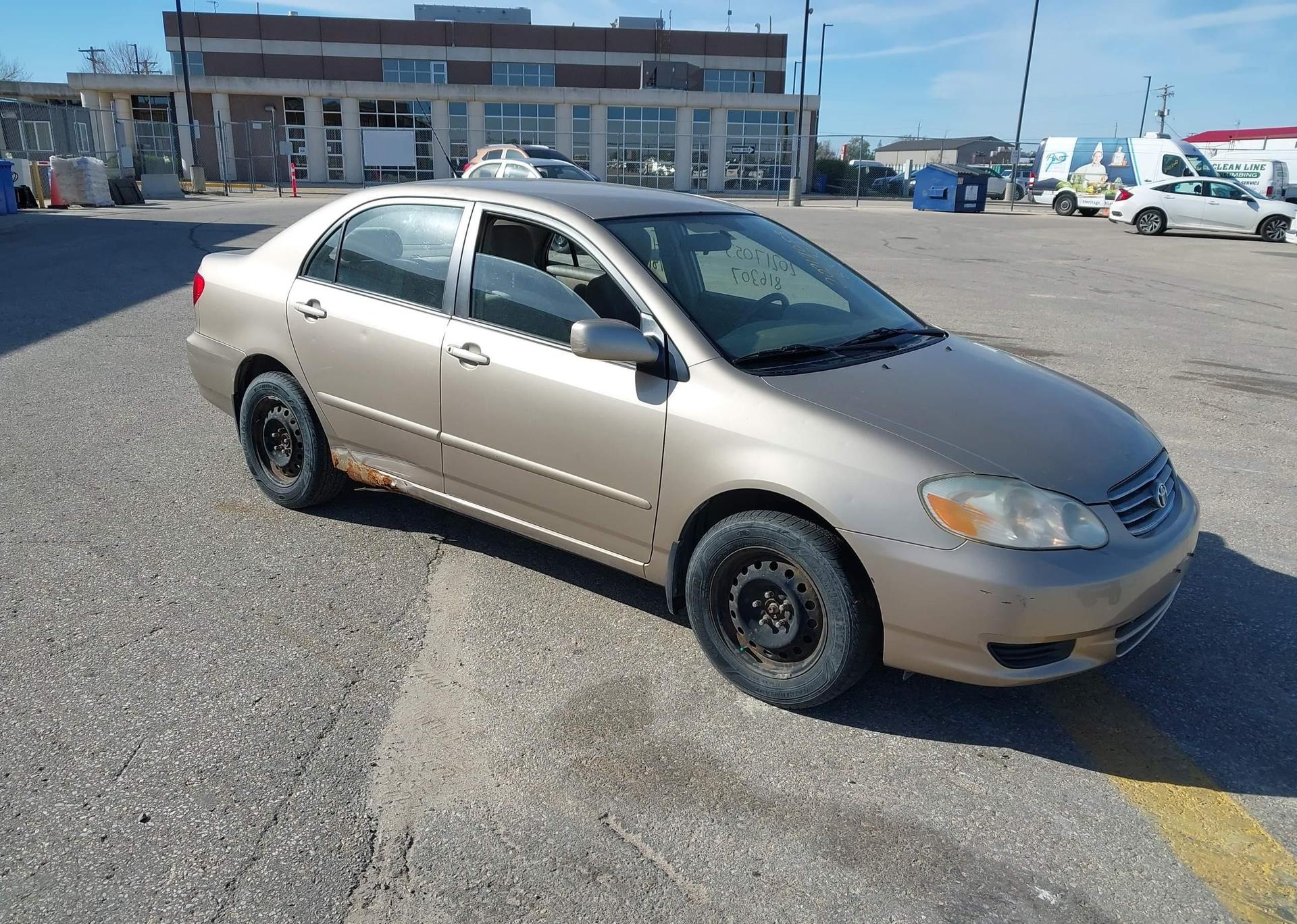 2004 TOYOTA COROLLA LE