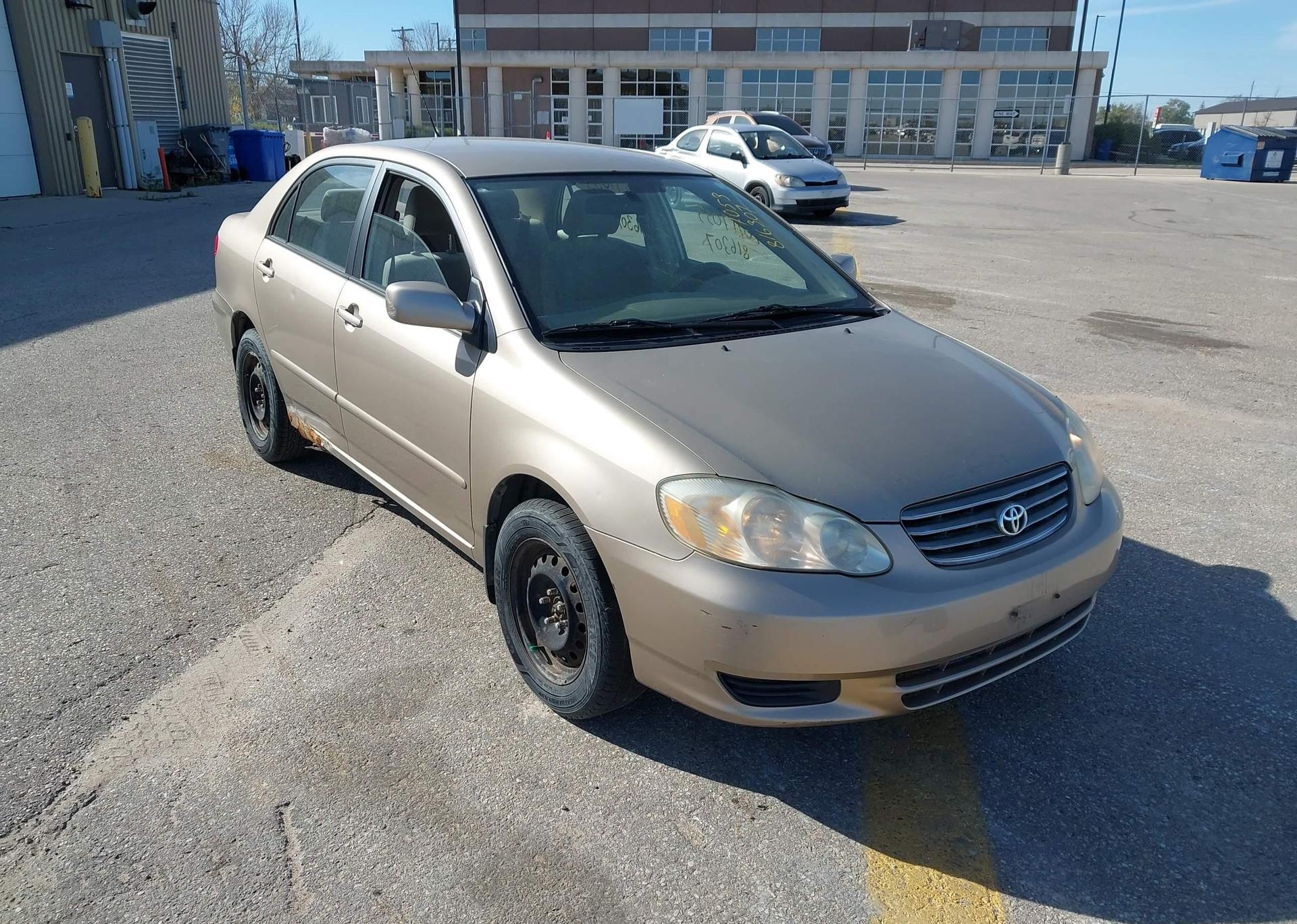 2004 TOYOTA COROLLA LE