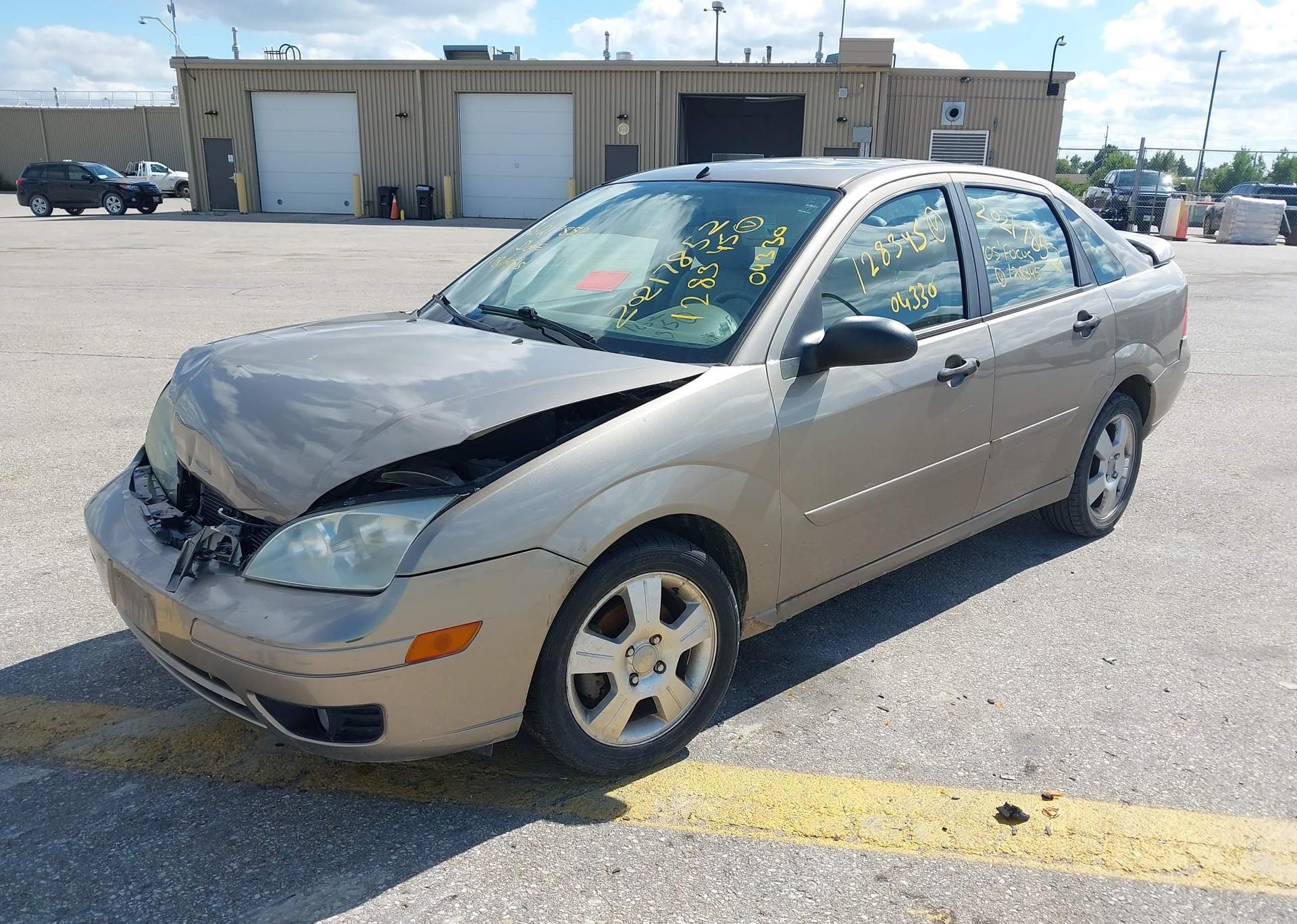 2005 FORD FOCUS ZX4 SES