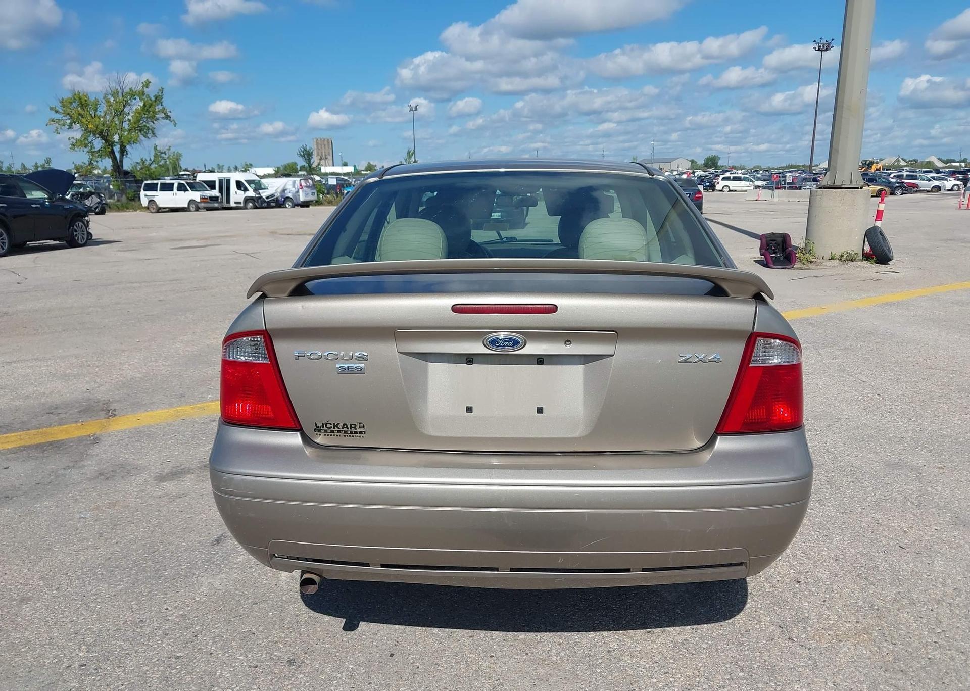 2005 FORD FOCUS ZX4 SES
