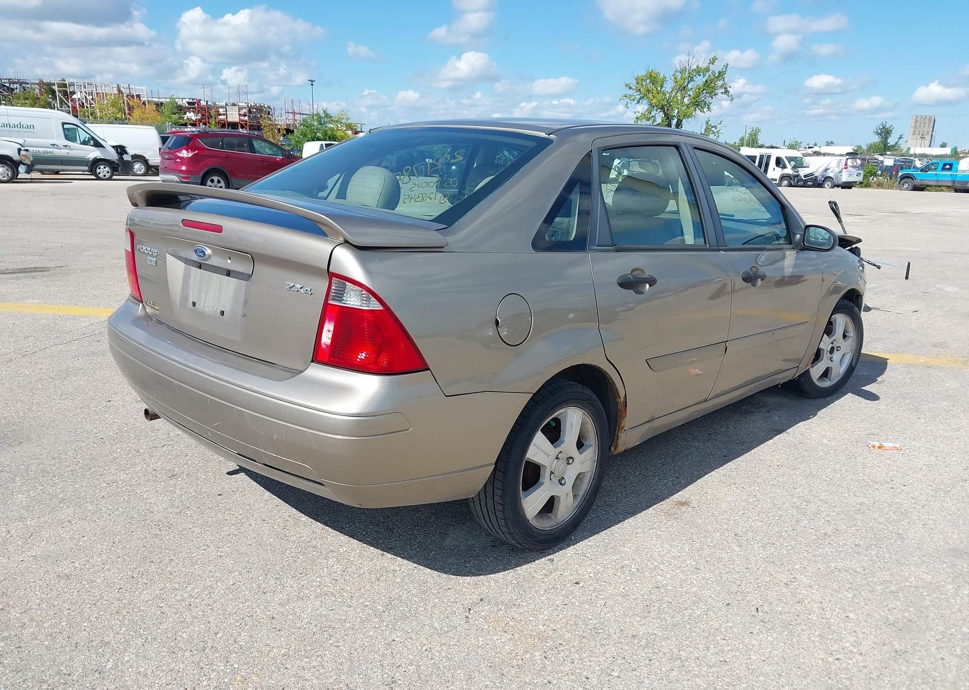 2005 FORD FOCUS ZX4 SES
