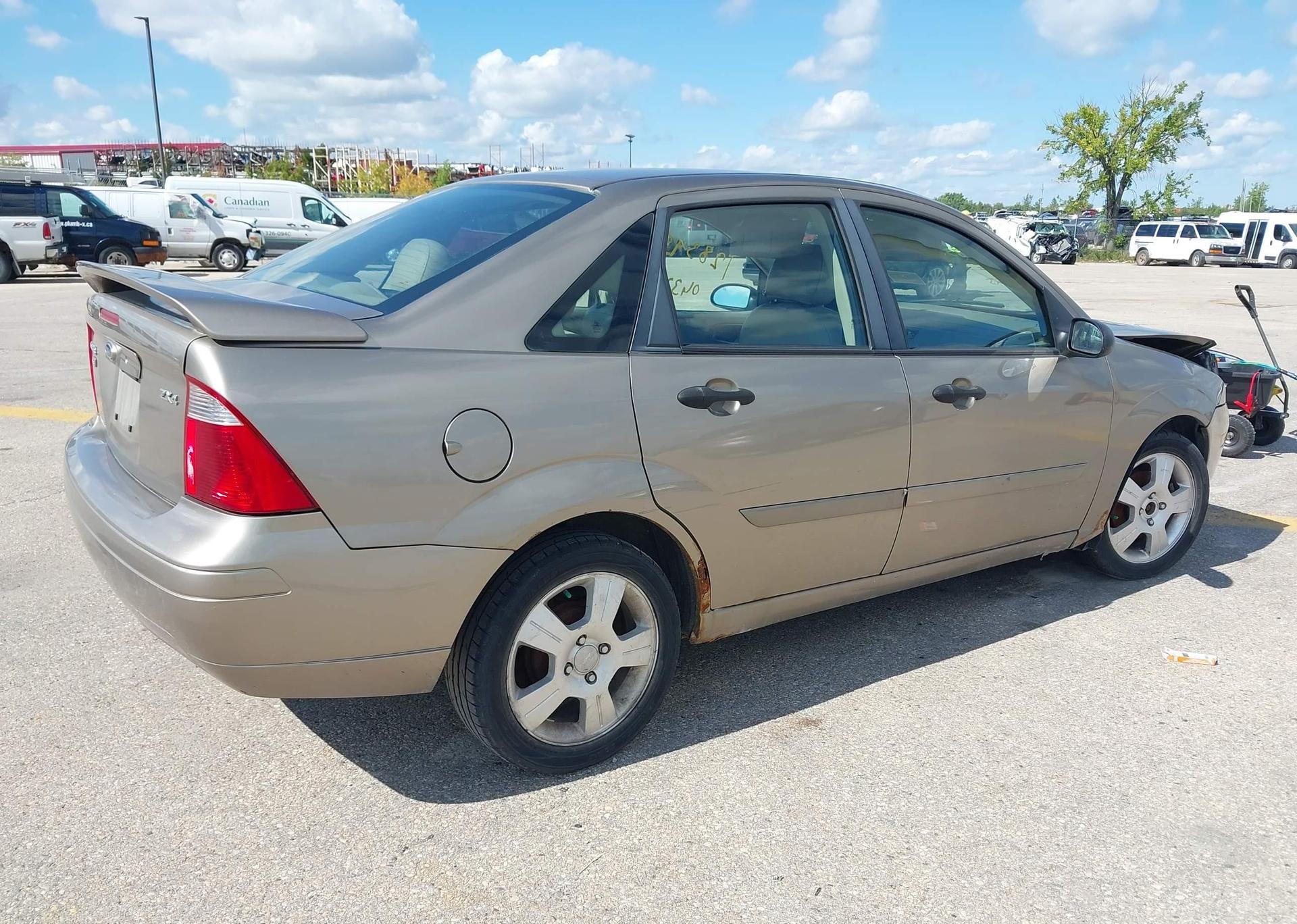 2005 FORD FOCUS ZX4 SES