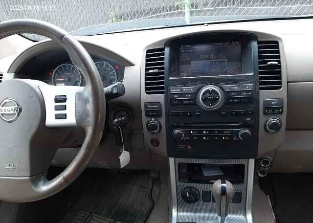 2010 NISSAN PATHFINDER SE