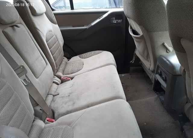 2010 NISSAN PATHFINDER SE