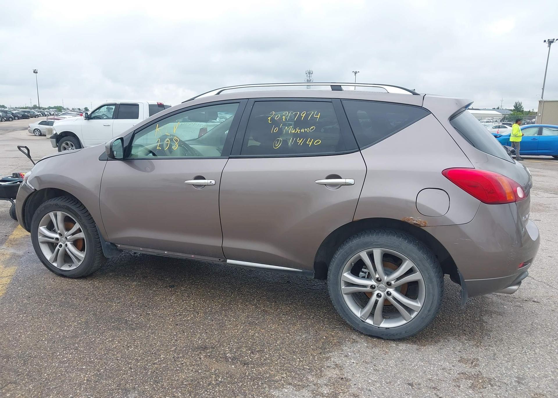 2010 NISSAN MURANO LE