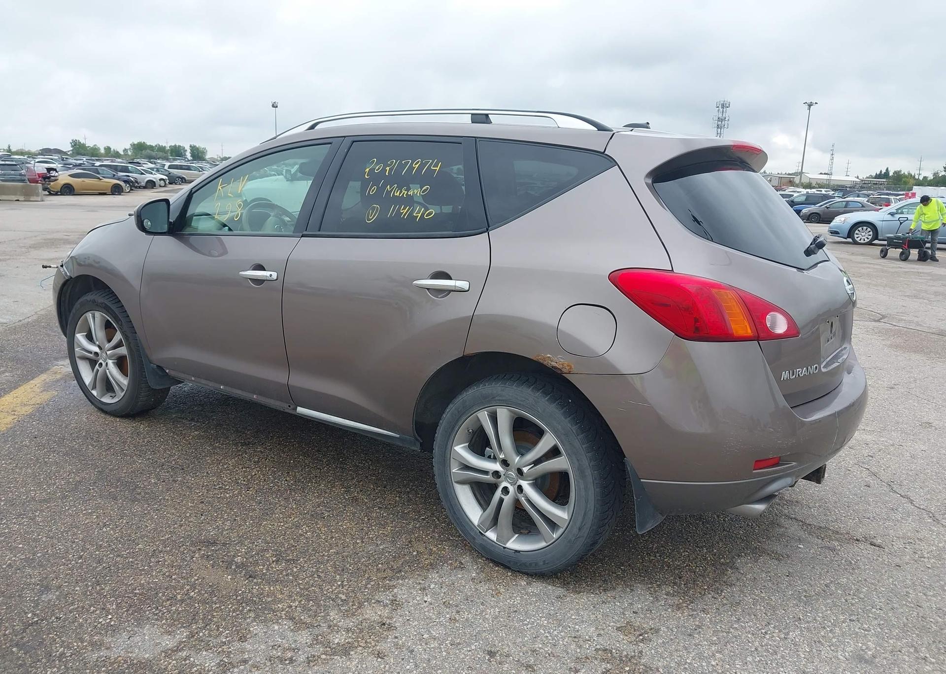 2010 NISSAN MURANO LE