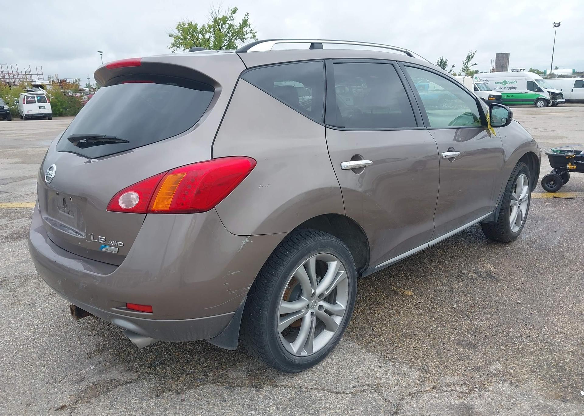 2010 NISSAN MURANO LE