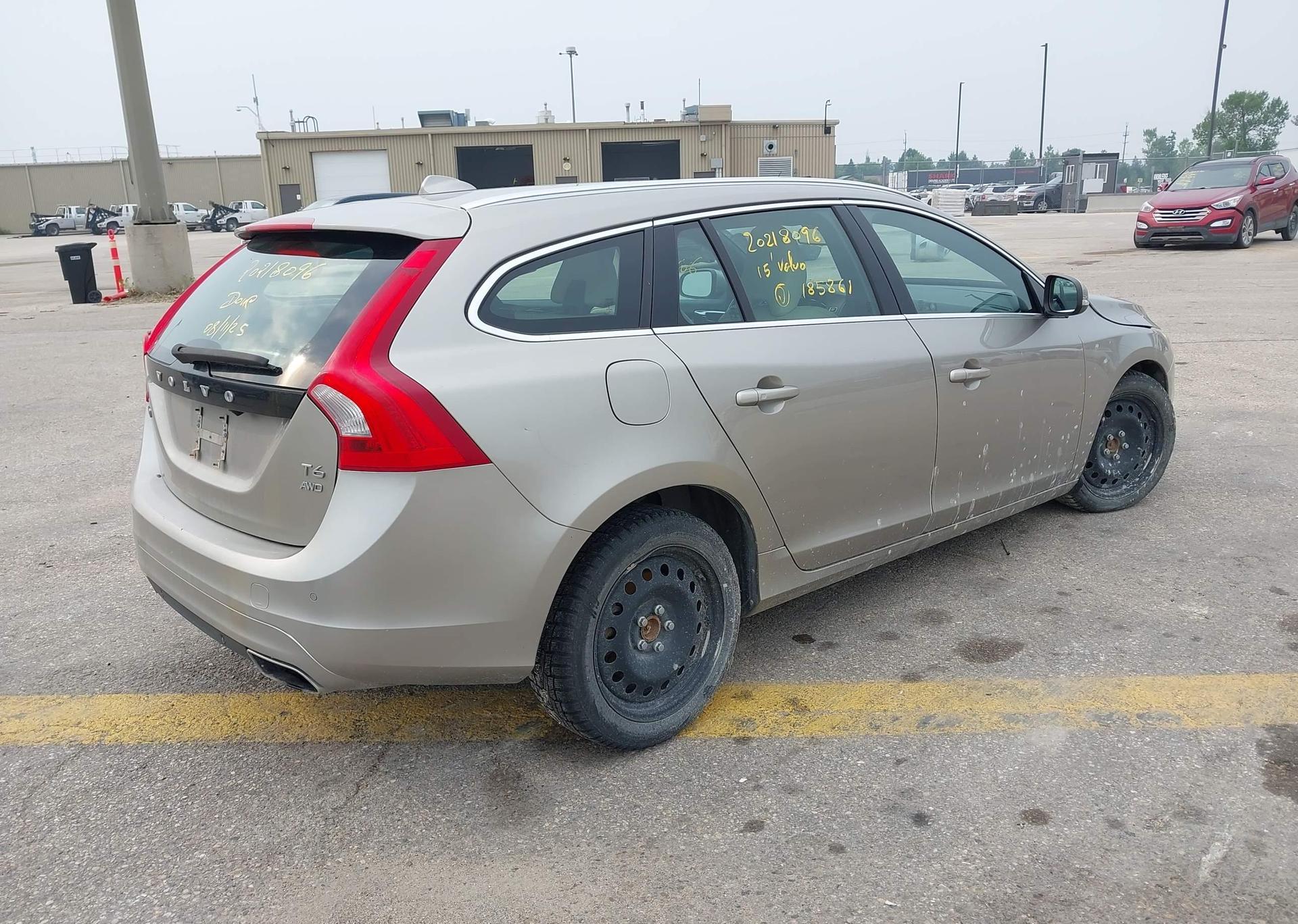 2015 VOLVO V60 T6