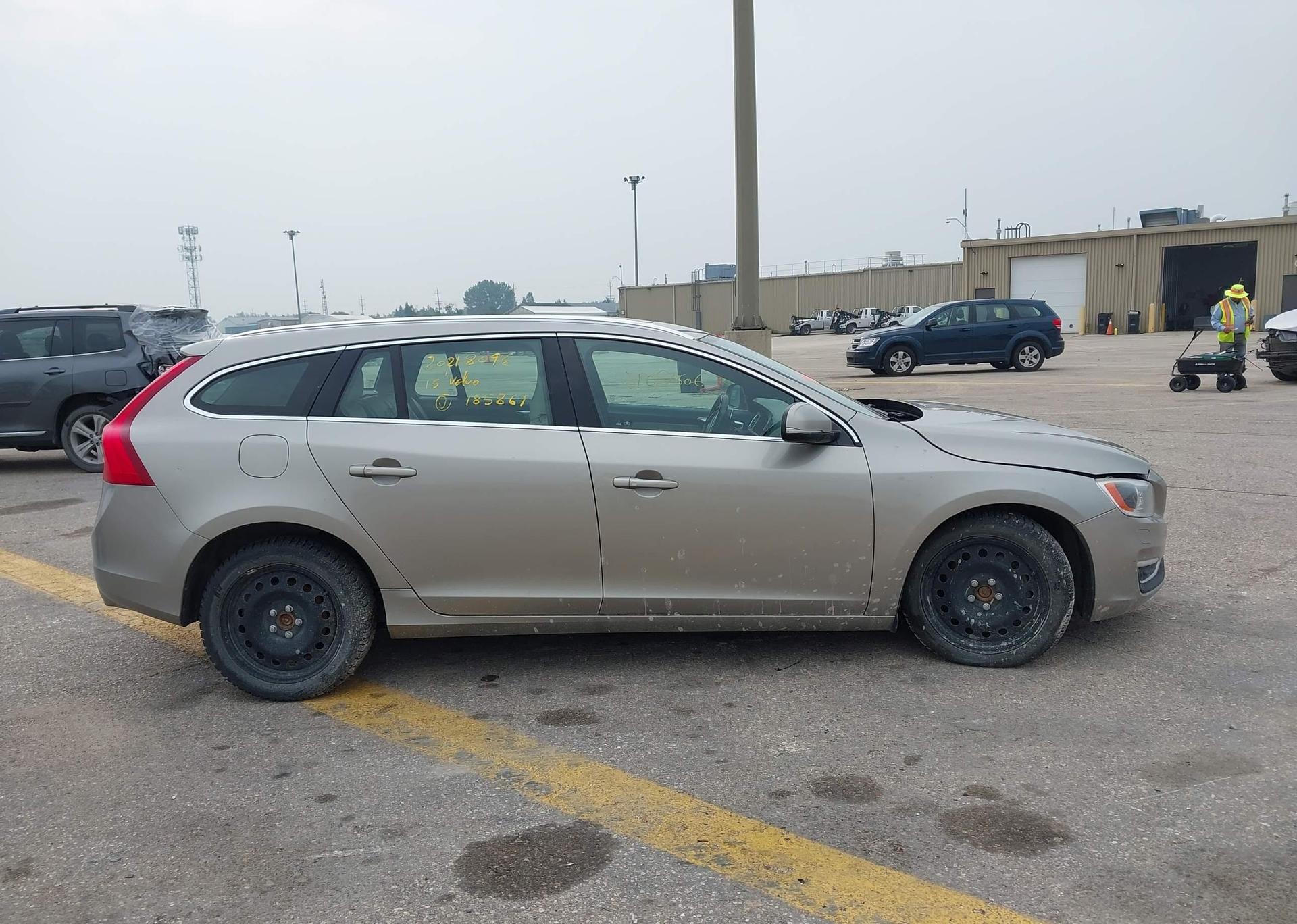 2015 VOLVO V60 T6