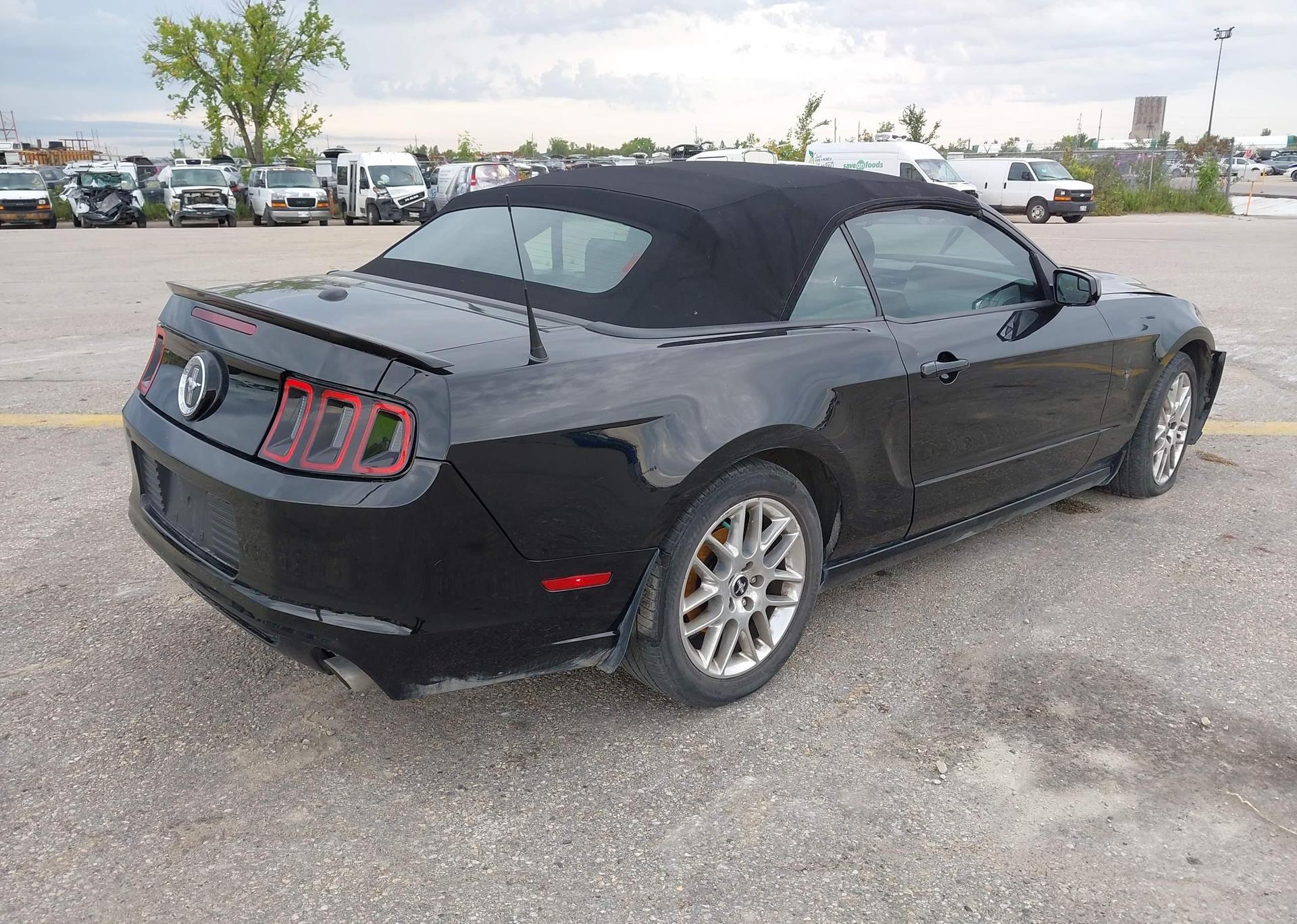 2013 FORD MUSTANG