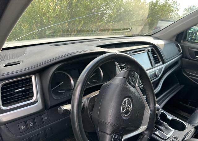 2017 TOYOTA HIGHLANDER XLE V6