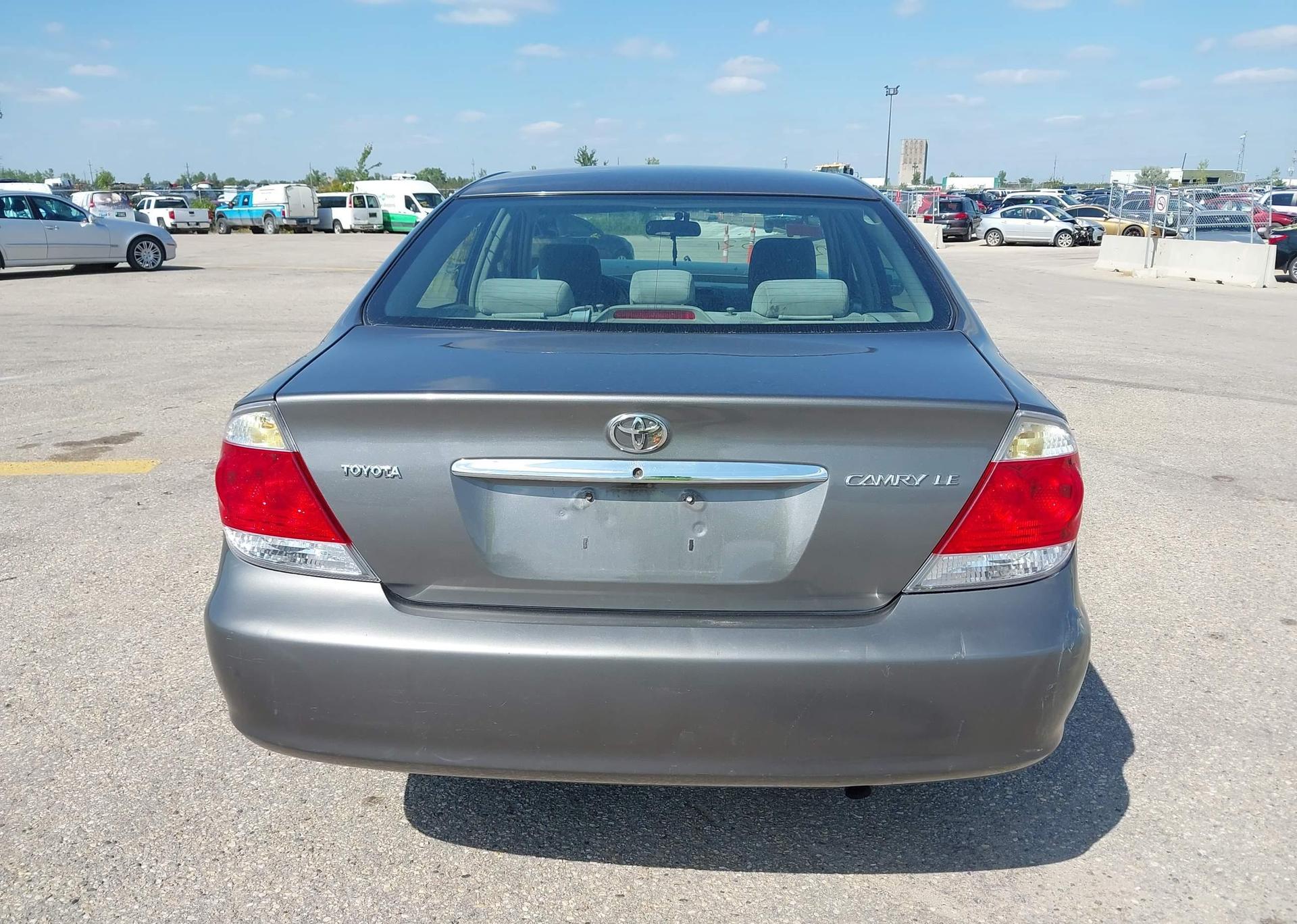 2005 TOYOTA CAMRY LE