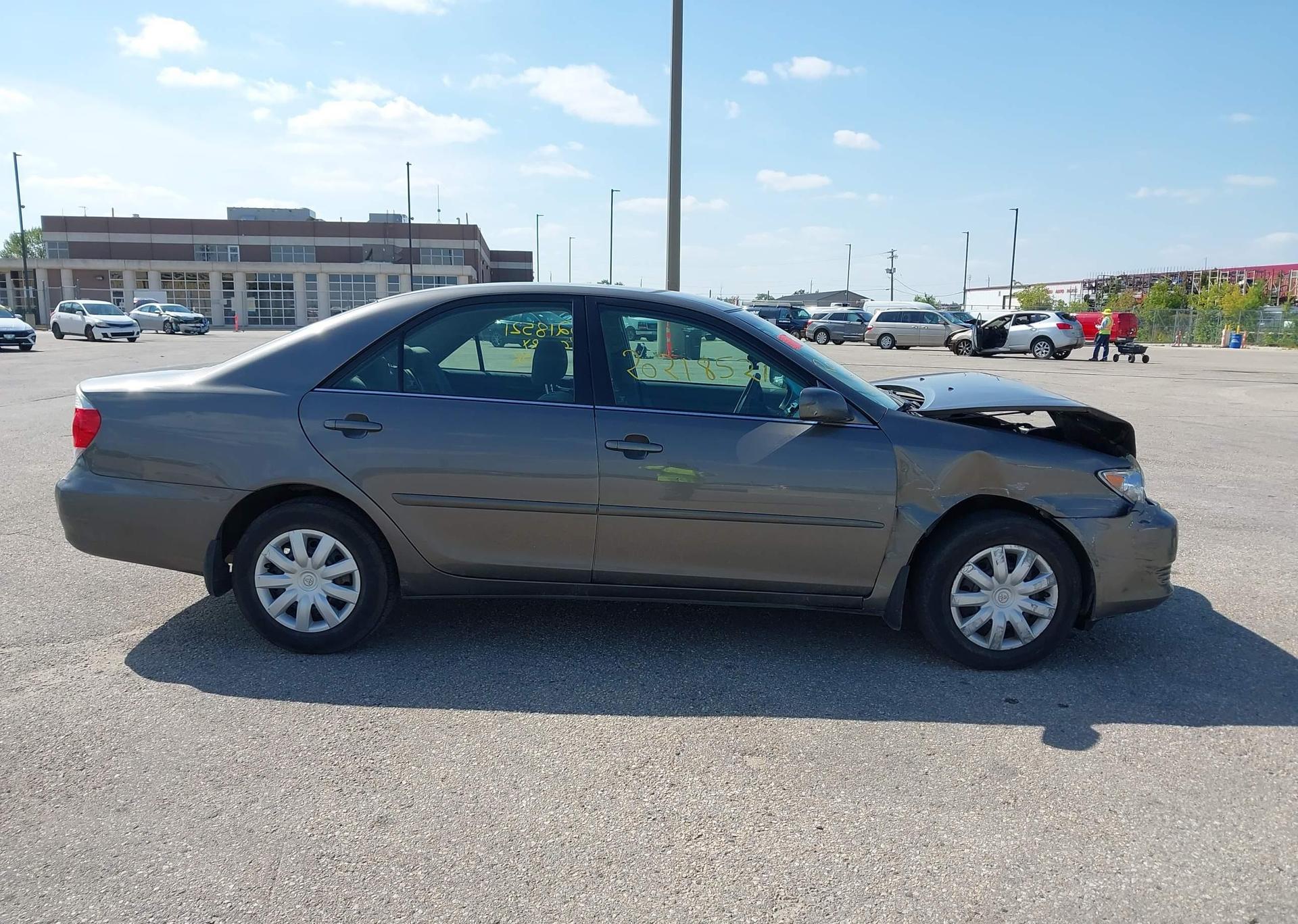 2005 TOYOTA CAMRY LE