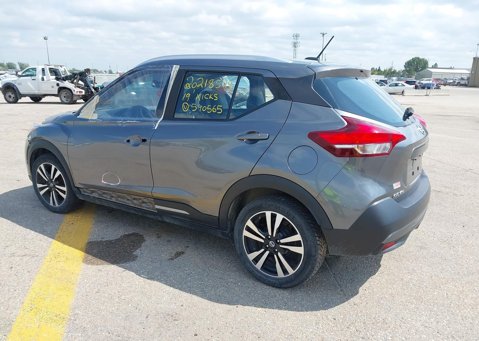 2019 NISSAN KICKS SR