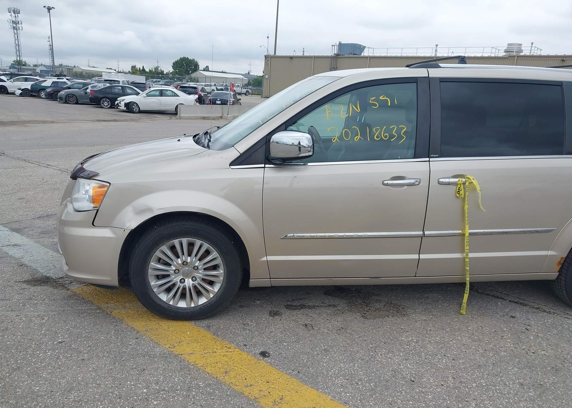 2013 CHRYSLER TOWN & COUNTRY LIMITED