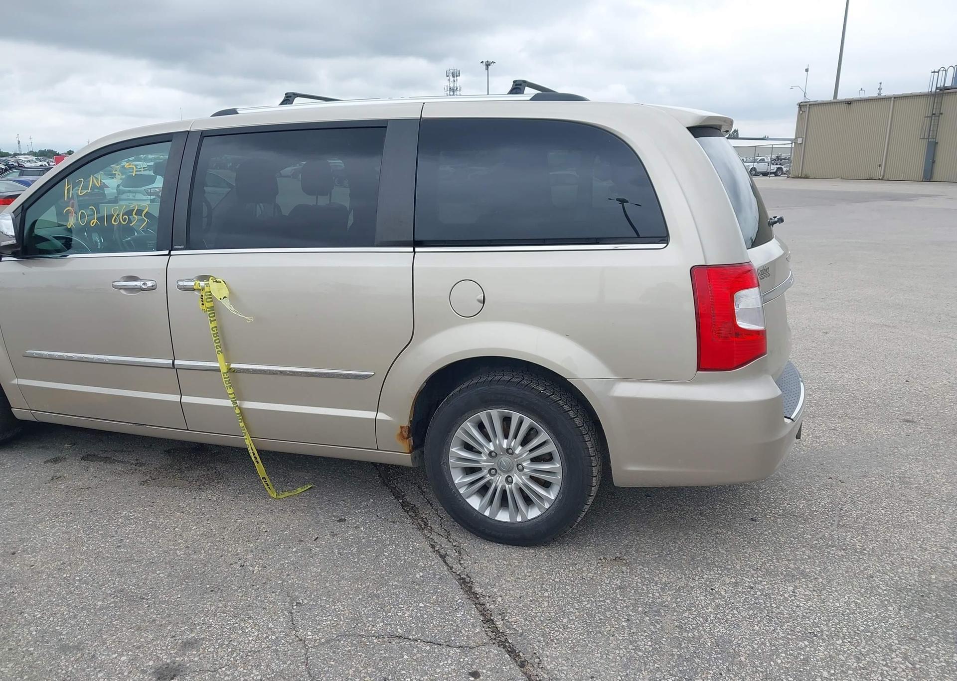 2013 CHRYSLER TOWN & COUNTRY LIMITED