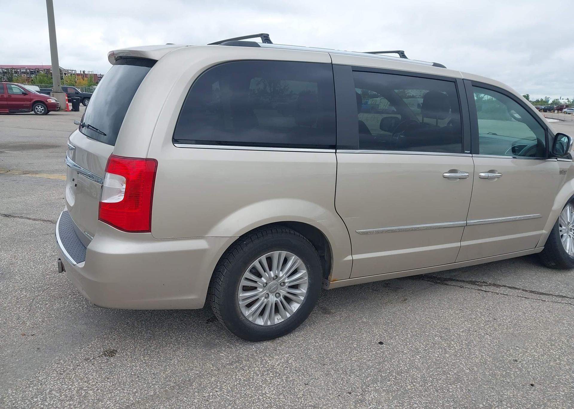 2013 CHRYSLER TOWN & COUNTRY LIMITED