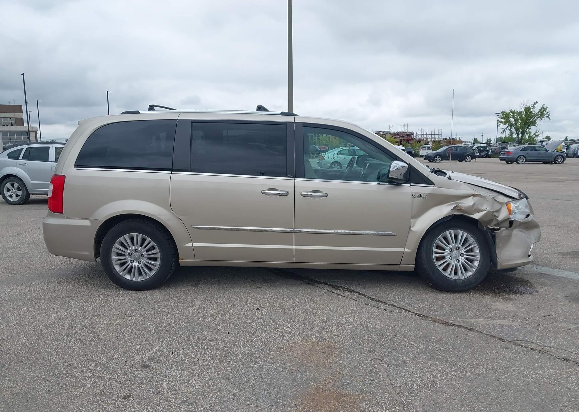 2013 CHRYSLER TOWN & COUNTRY LIMITED