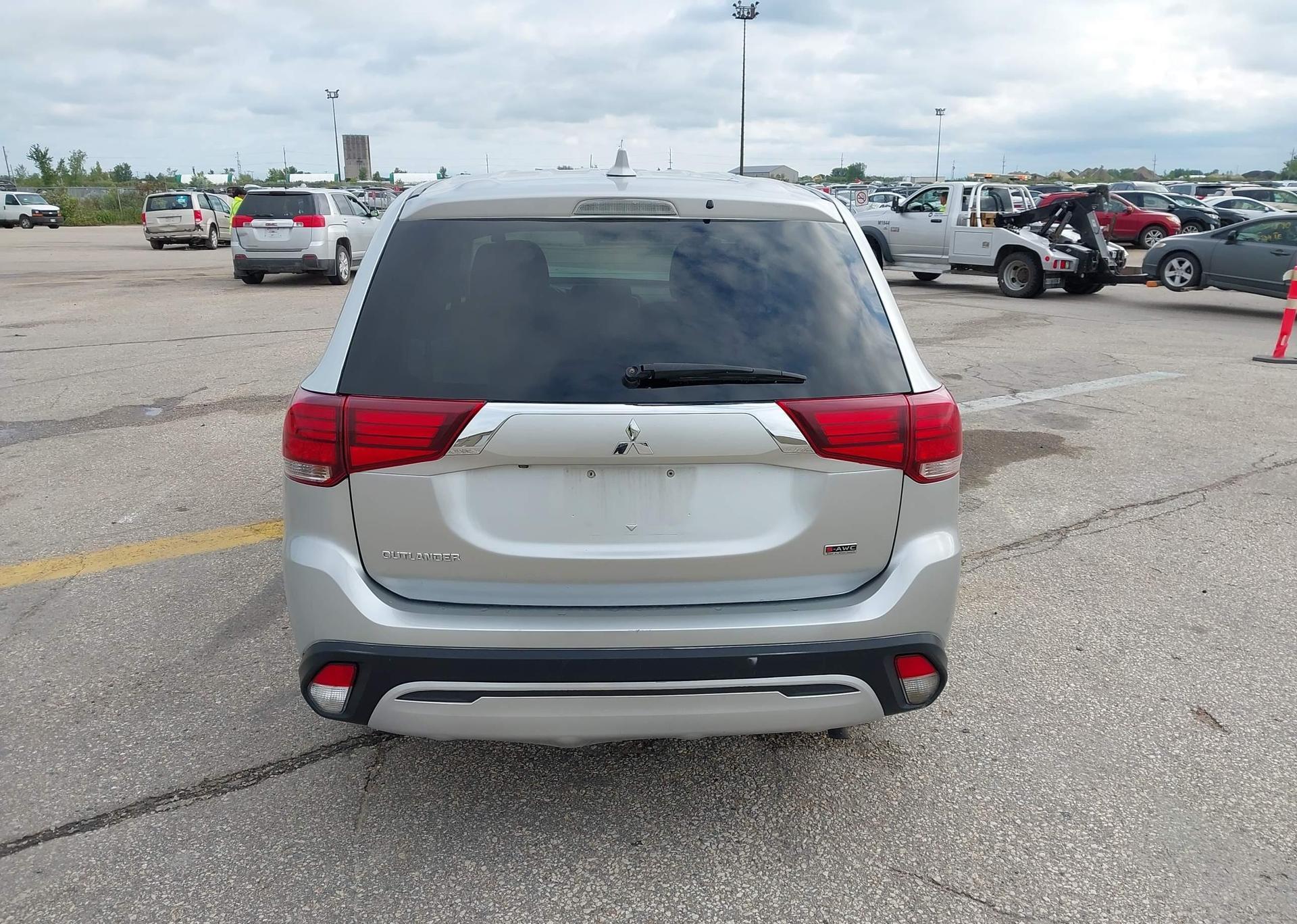 2020 MITSUBISHI OUTLANDER ES