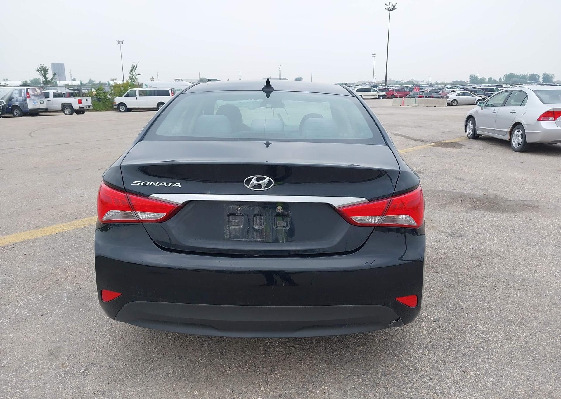 2014 HYUNDAI SONATA GL