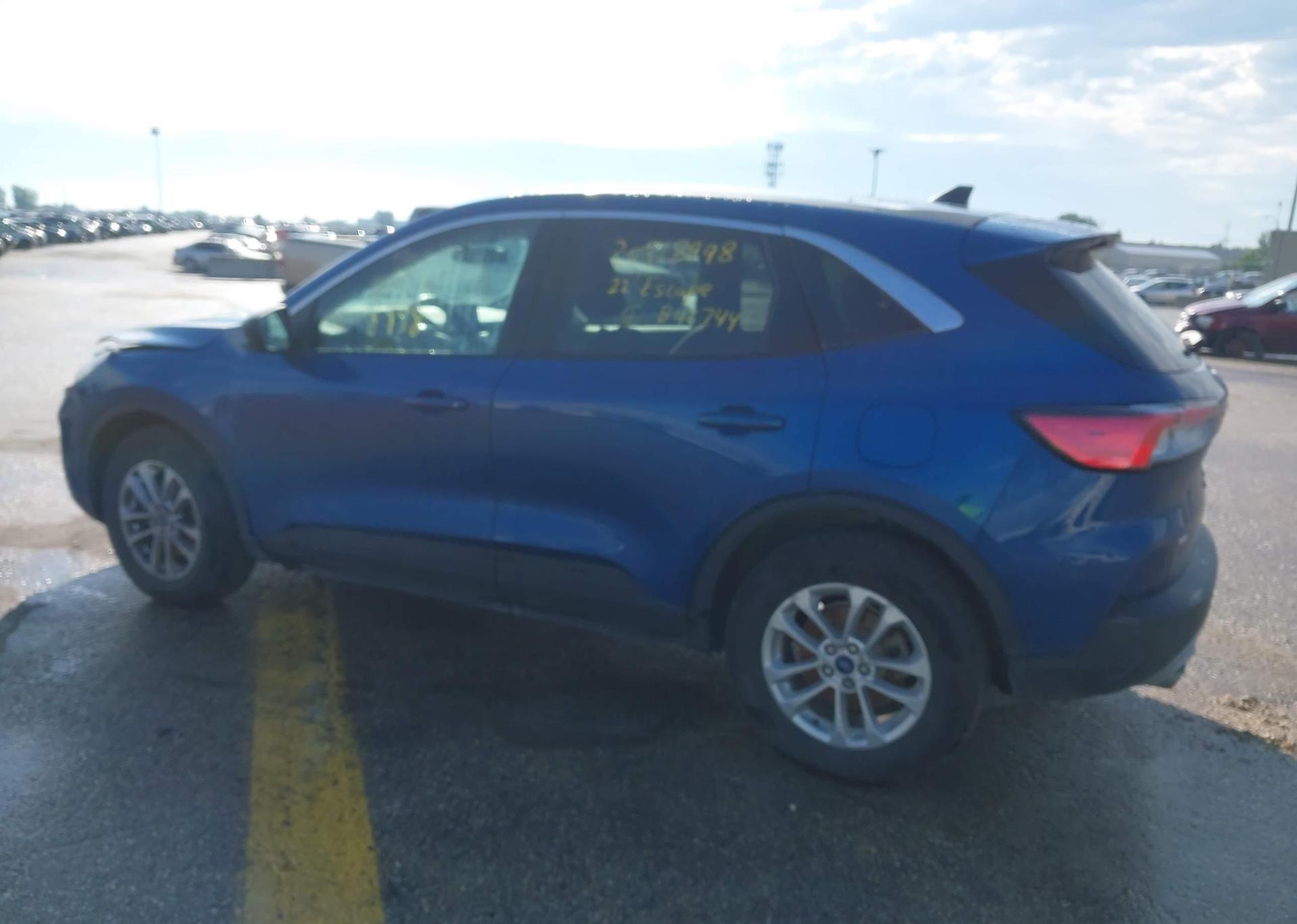 2022 FORD ESCAPE SE