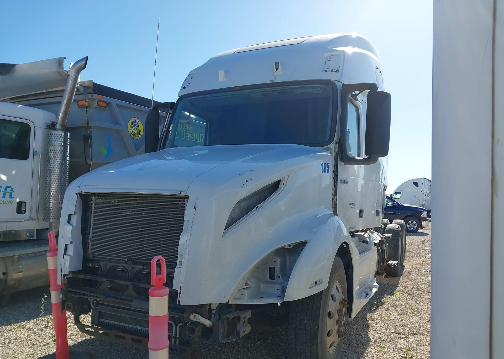 2020 VOLVO VNL64T