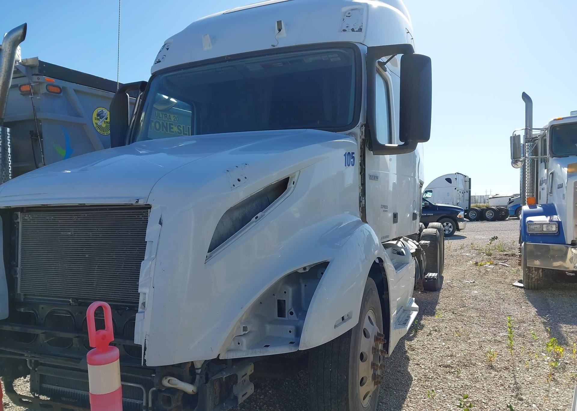 2020 VOLVO VNL64T