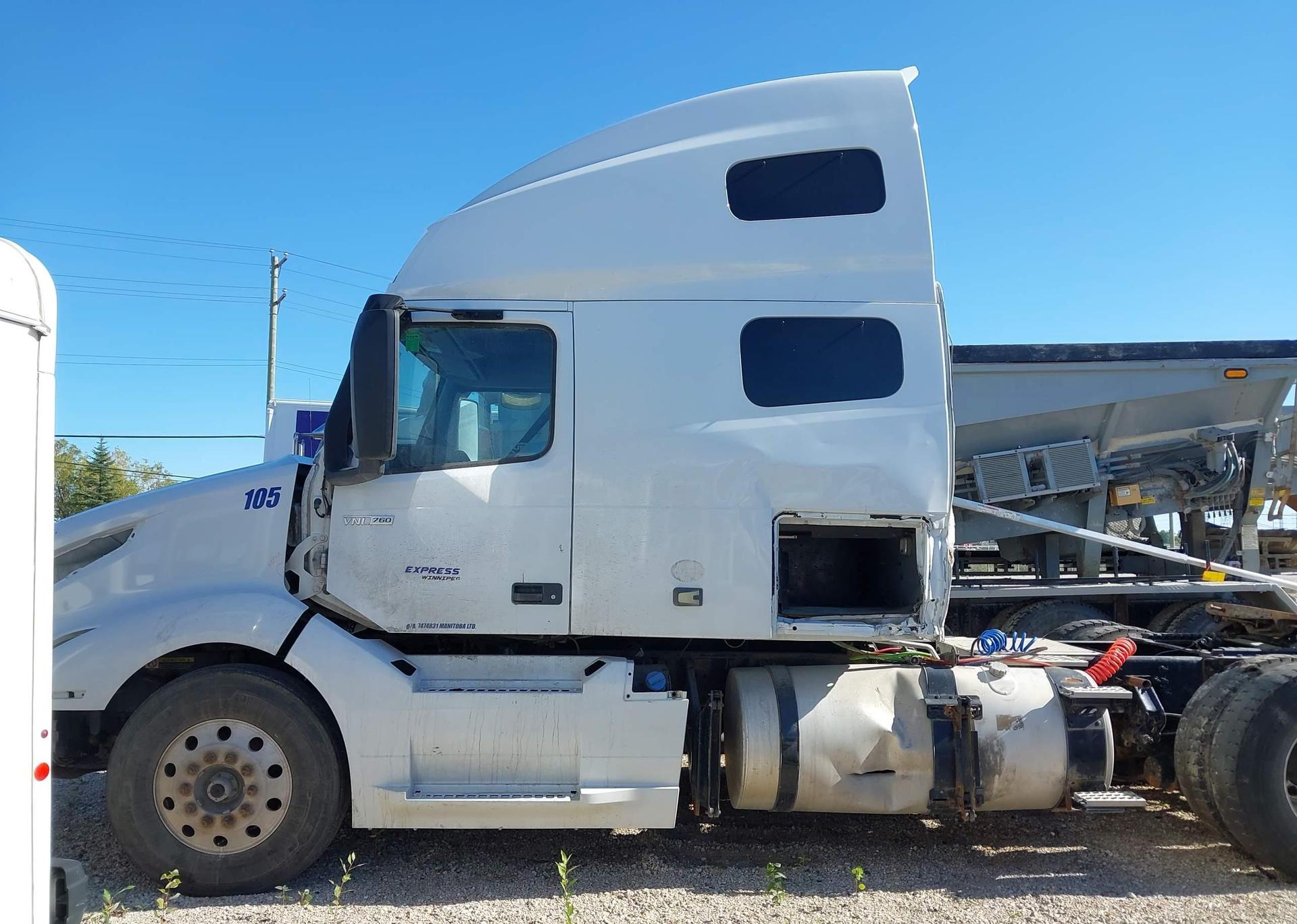 2020 VOLVO VNL64T