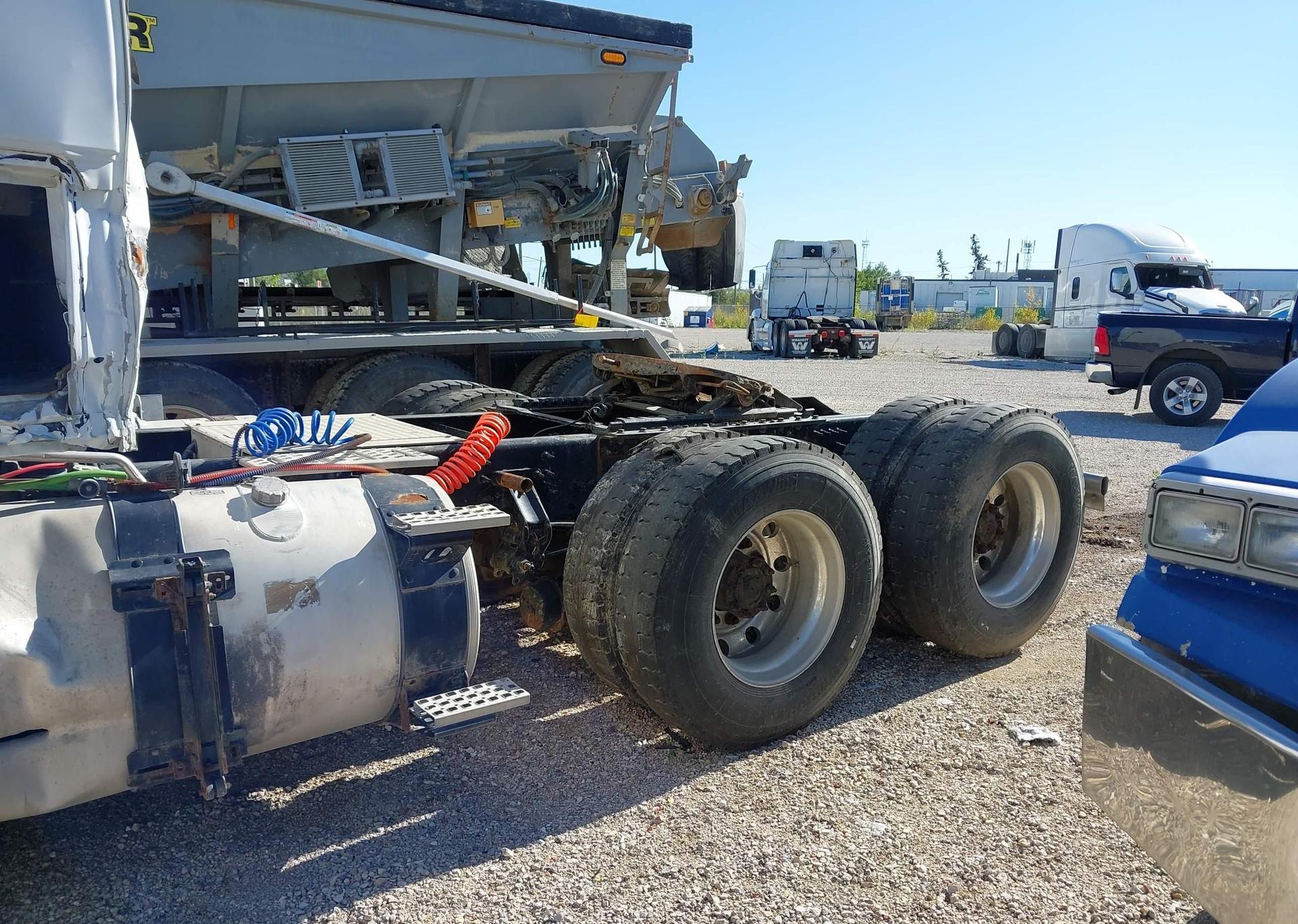 2020 VOLVO VNL64T