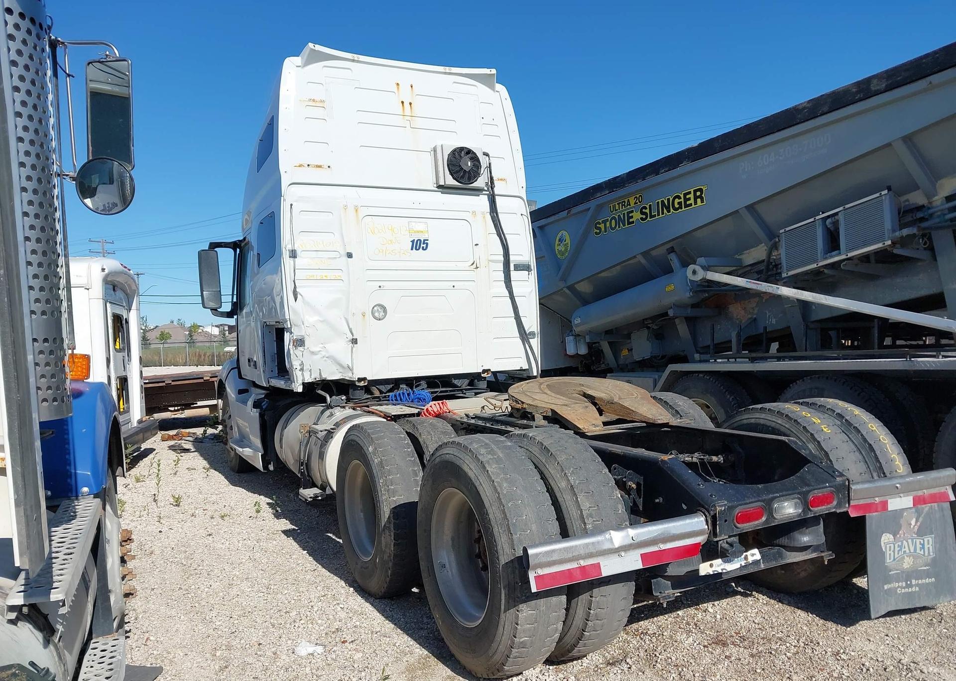 2020 VOLVO VNL64T