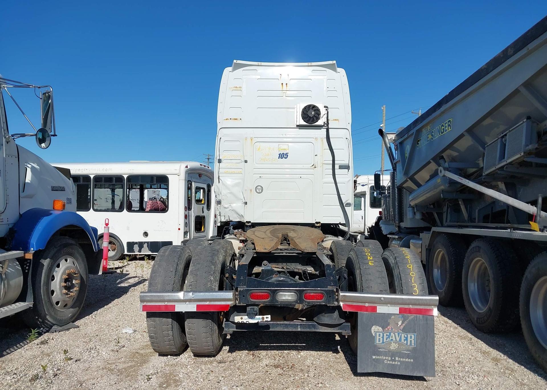 2020 VOLVO VNL64T
