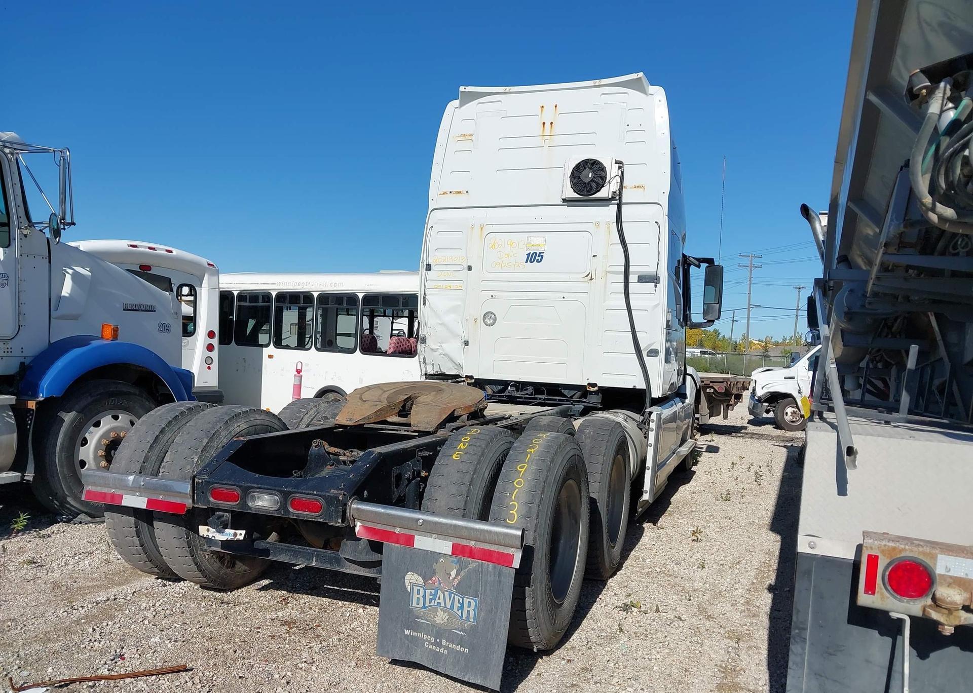 2020 VOLVO VNL64T