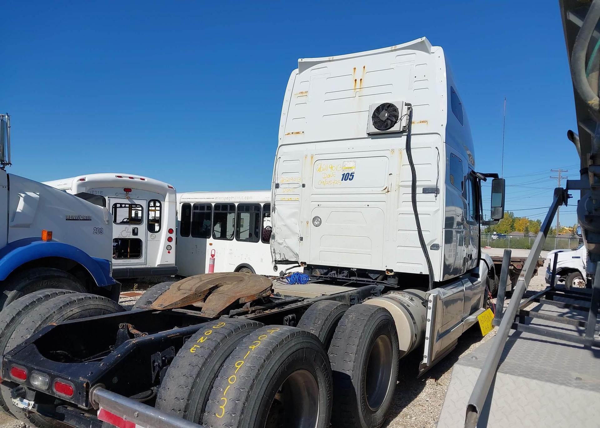 2020 VOLVO VNL64T
