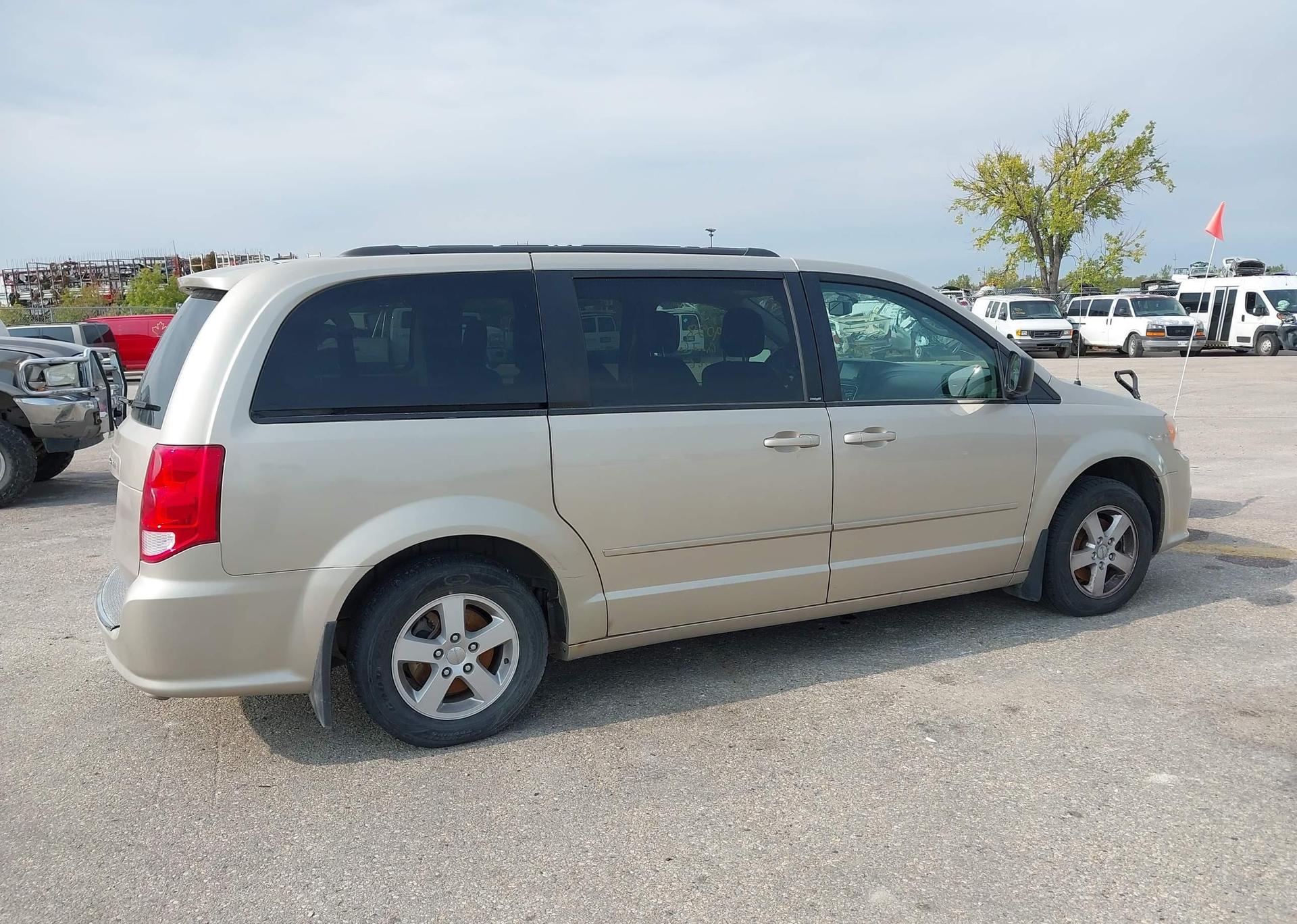 2012 DODGE GRAND CARAVAN SE