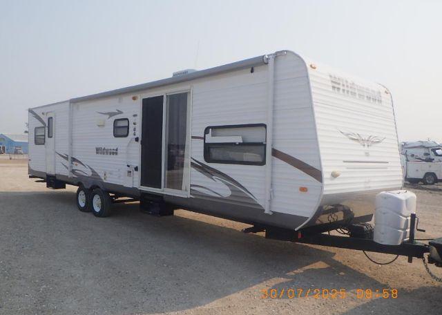 2011 Enclosed Trailer WILDWOOD