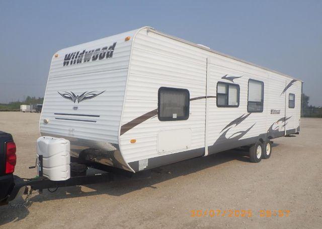 2011 Enclosed Trailer WILDWOOD