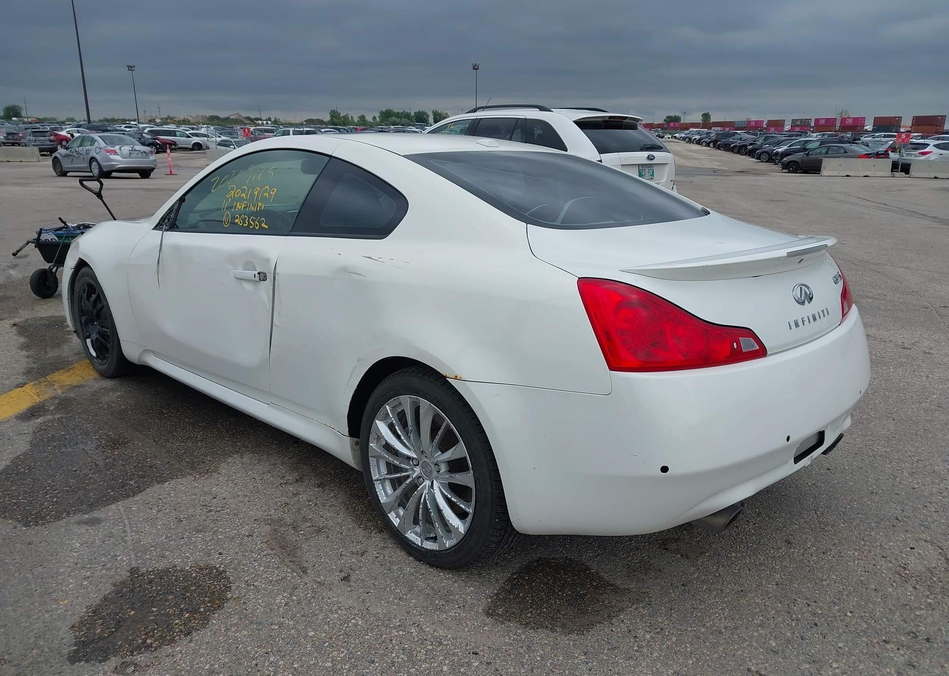 2011 INFINITI G37X