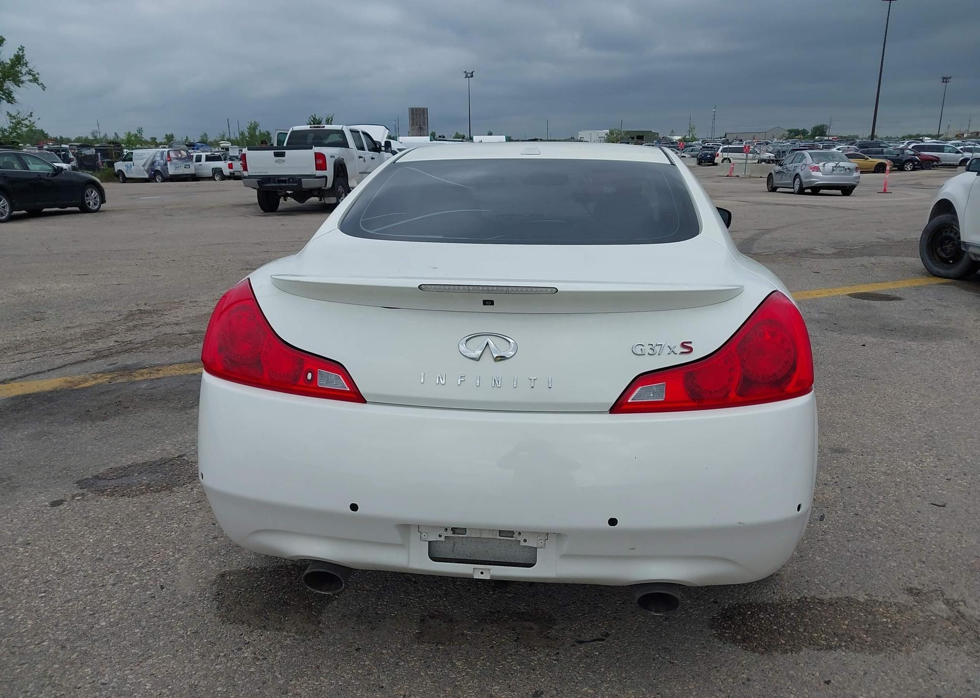 2011 INFINITI G37X